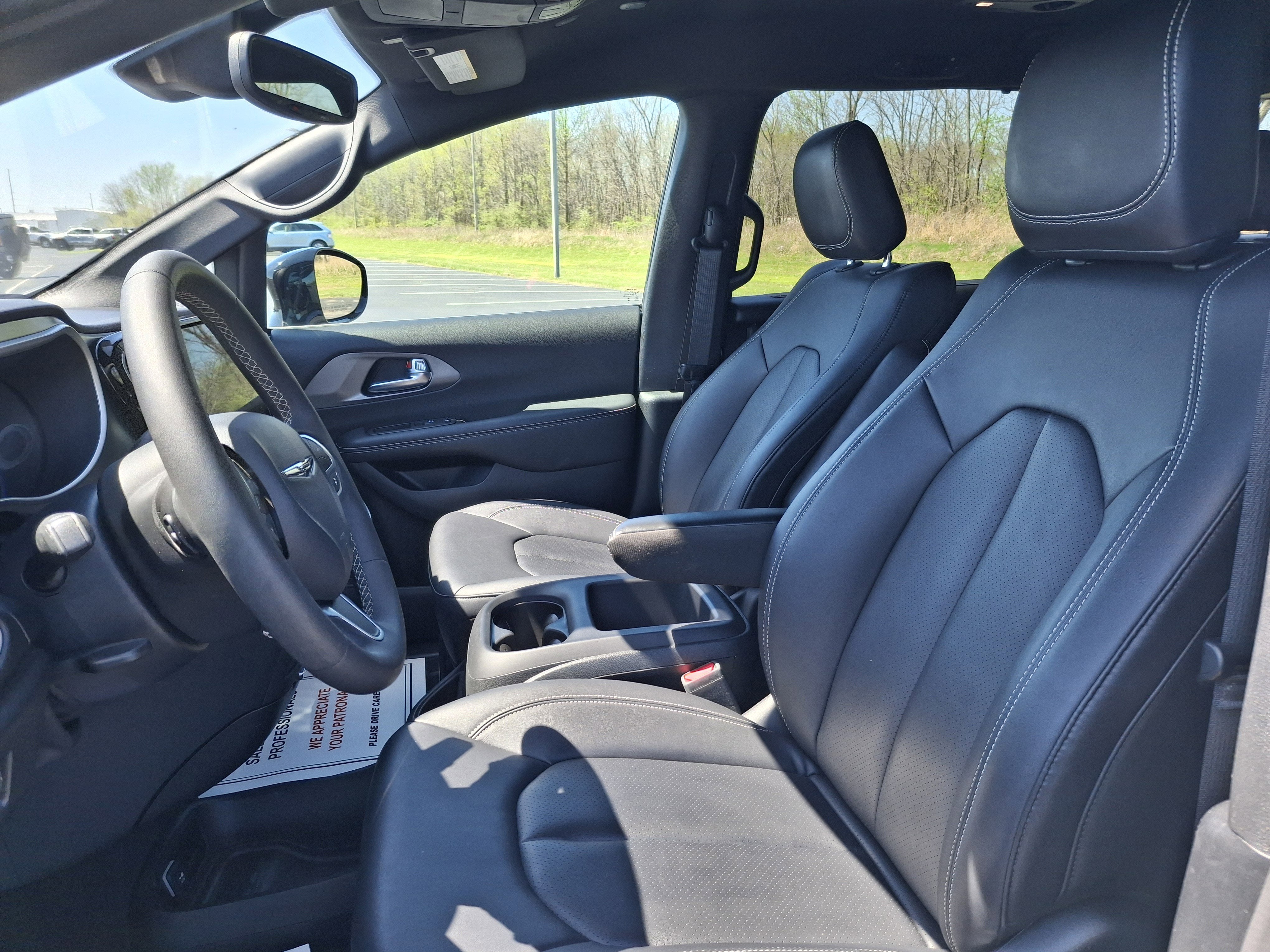 2025 Chrysler Pacifica Select