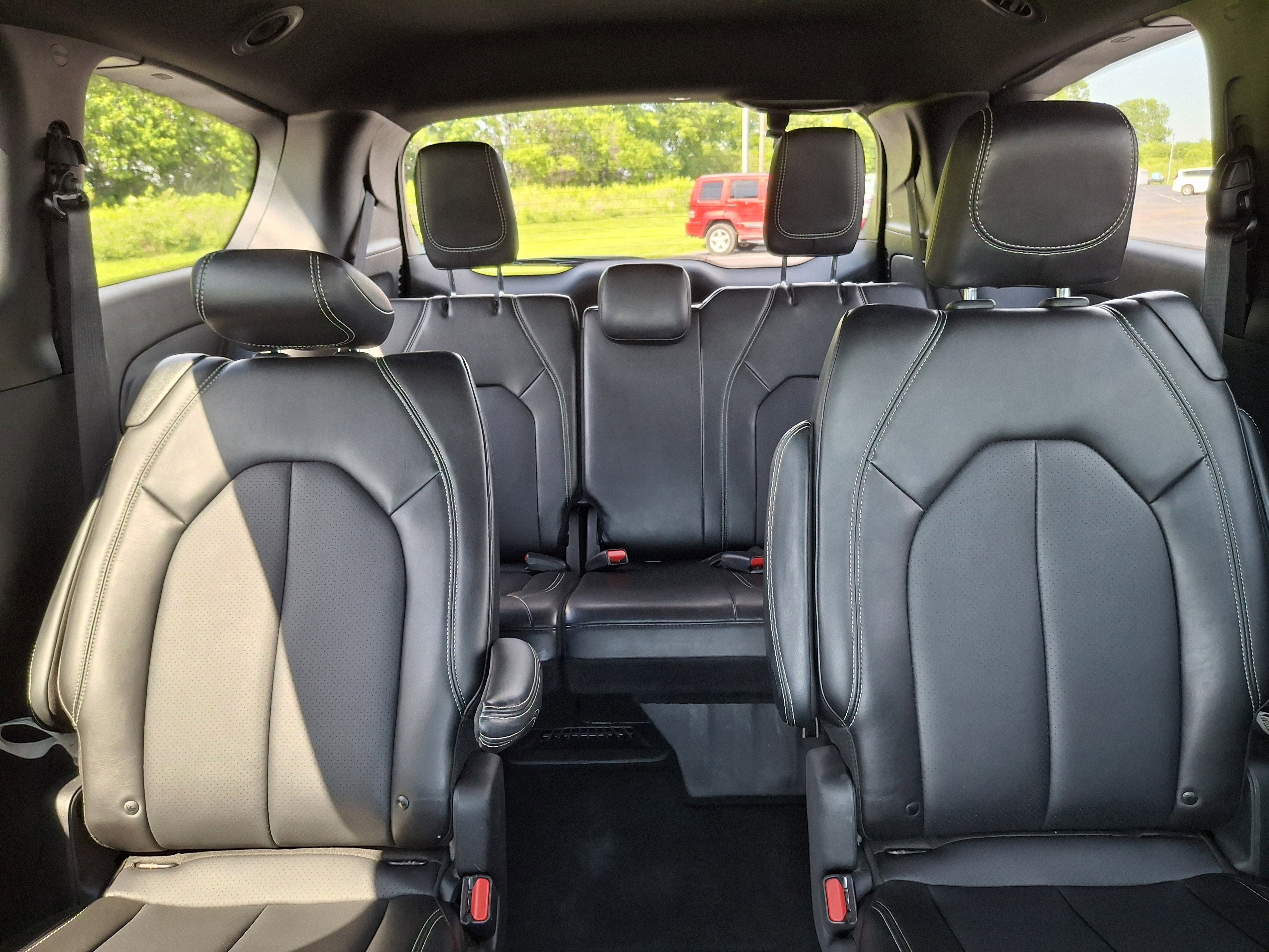 2025 Chrysler Pacifica Select