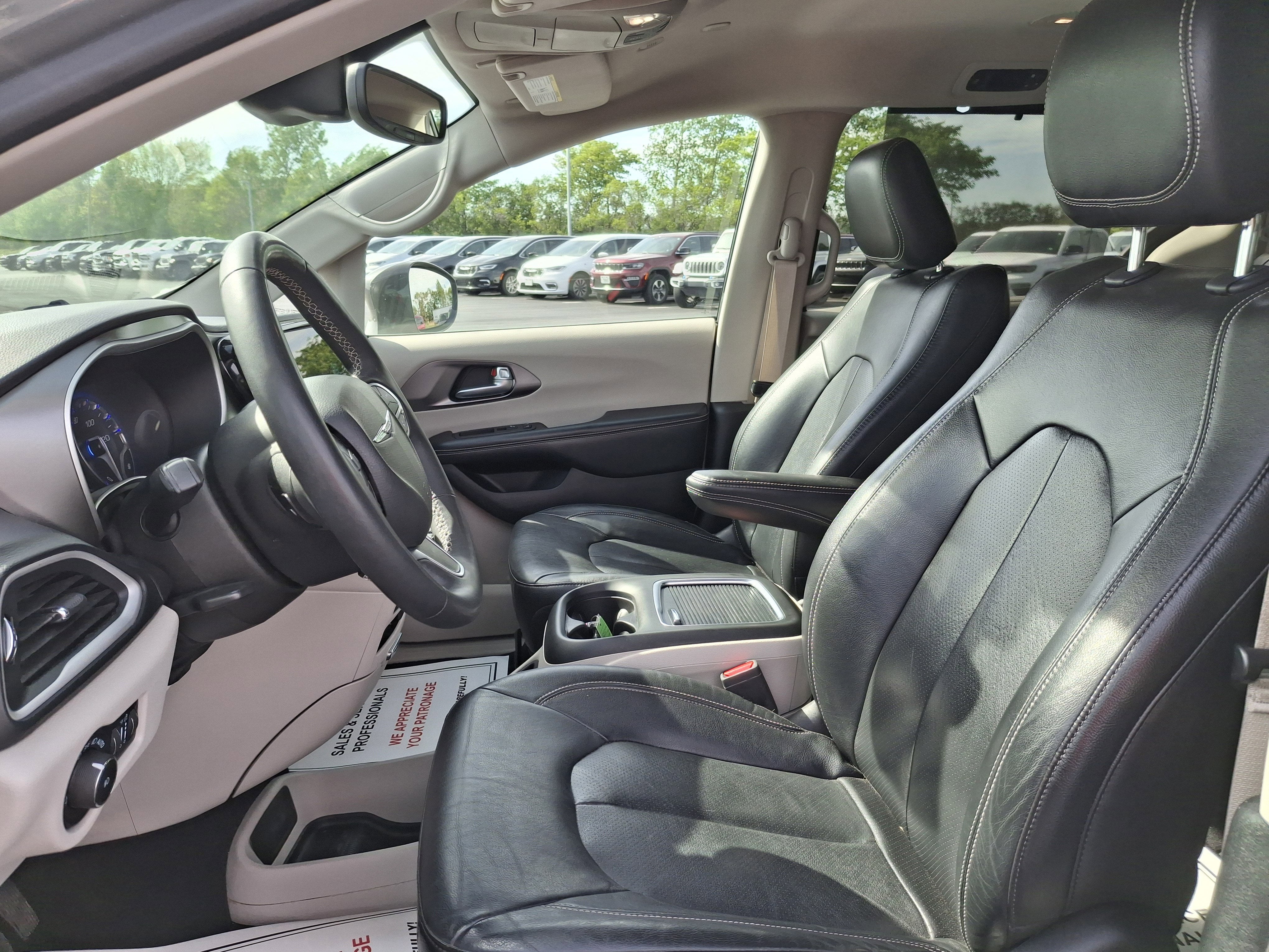 2022 Chrysler Pacifica Touring L