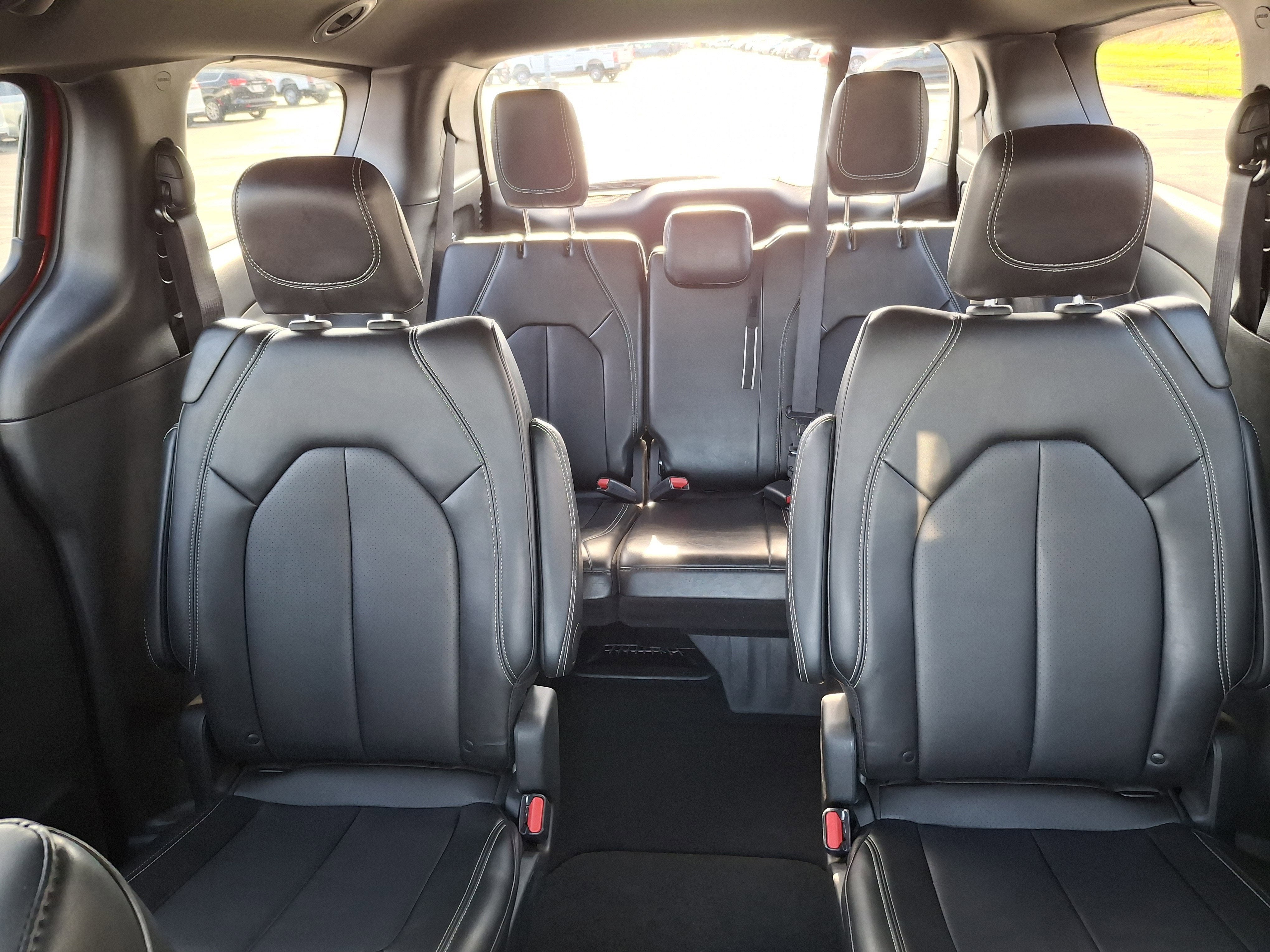 2025 Chrysler Pacifica Select