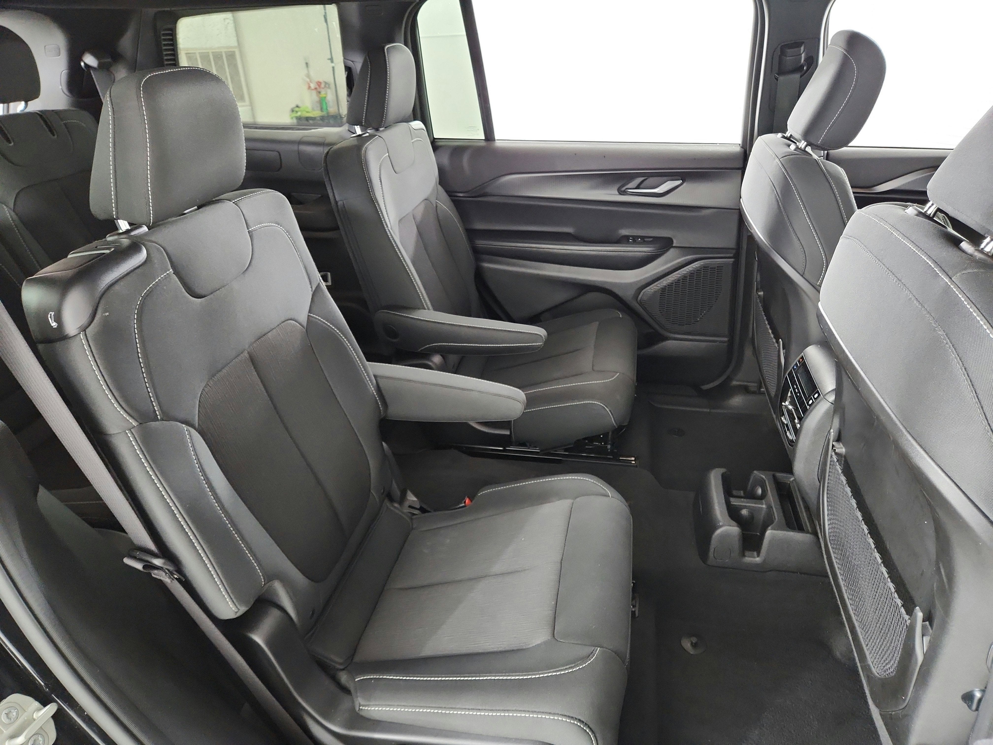 2024 Jeep Grand Cherokee L Laredo