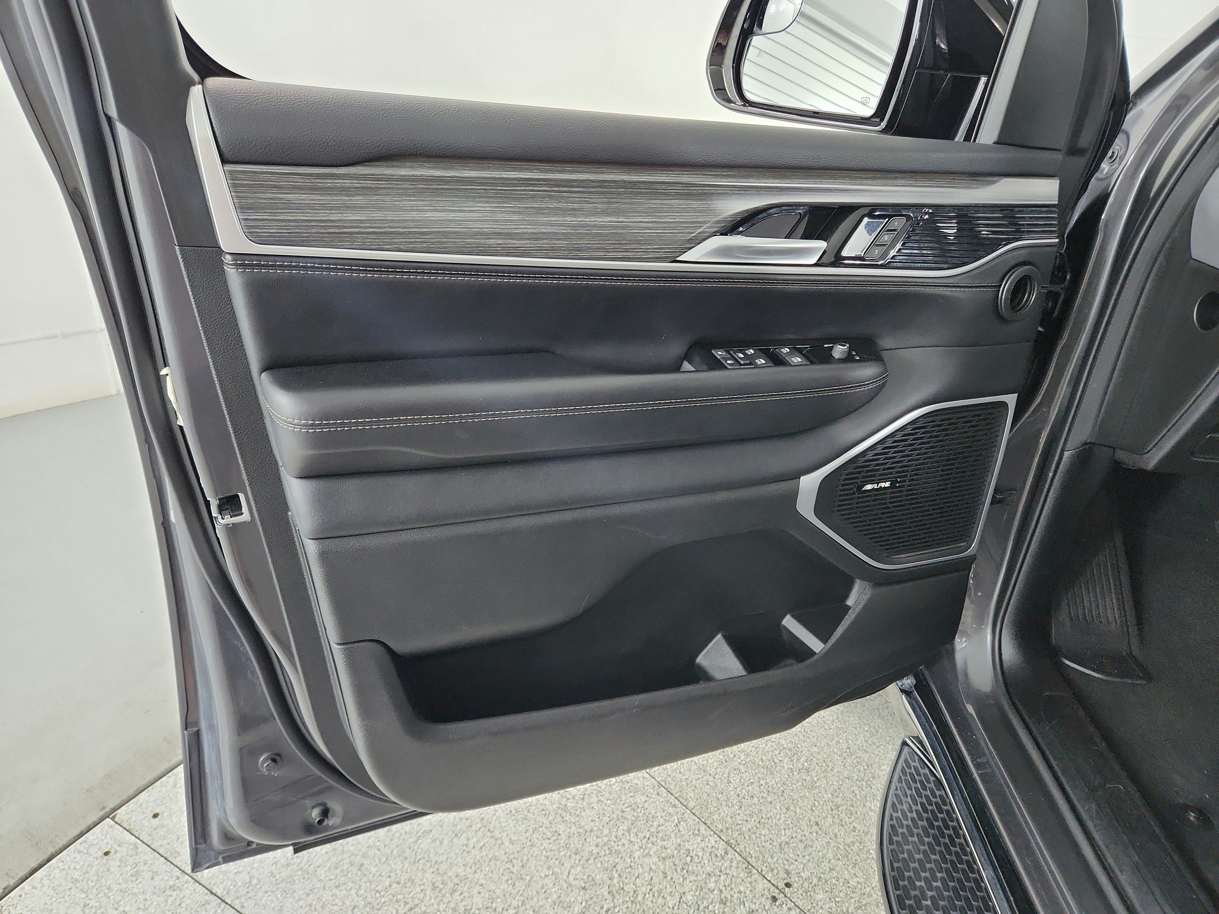 2024 Jeep Wagoneer L Series II