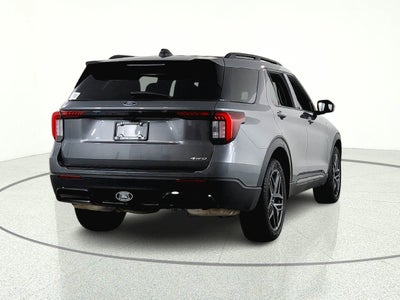 2025 Ford Explorer ST-Line
