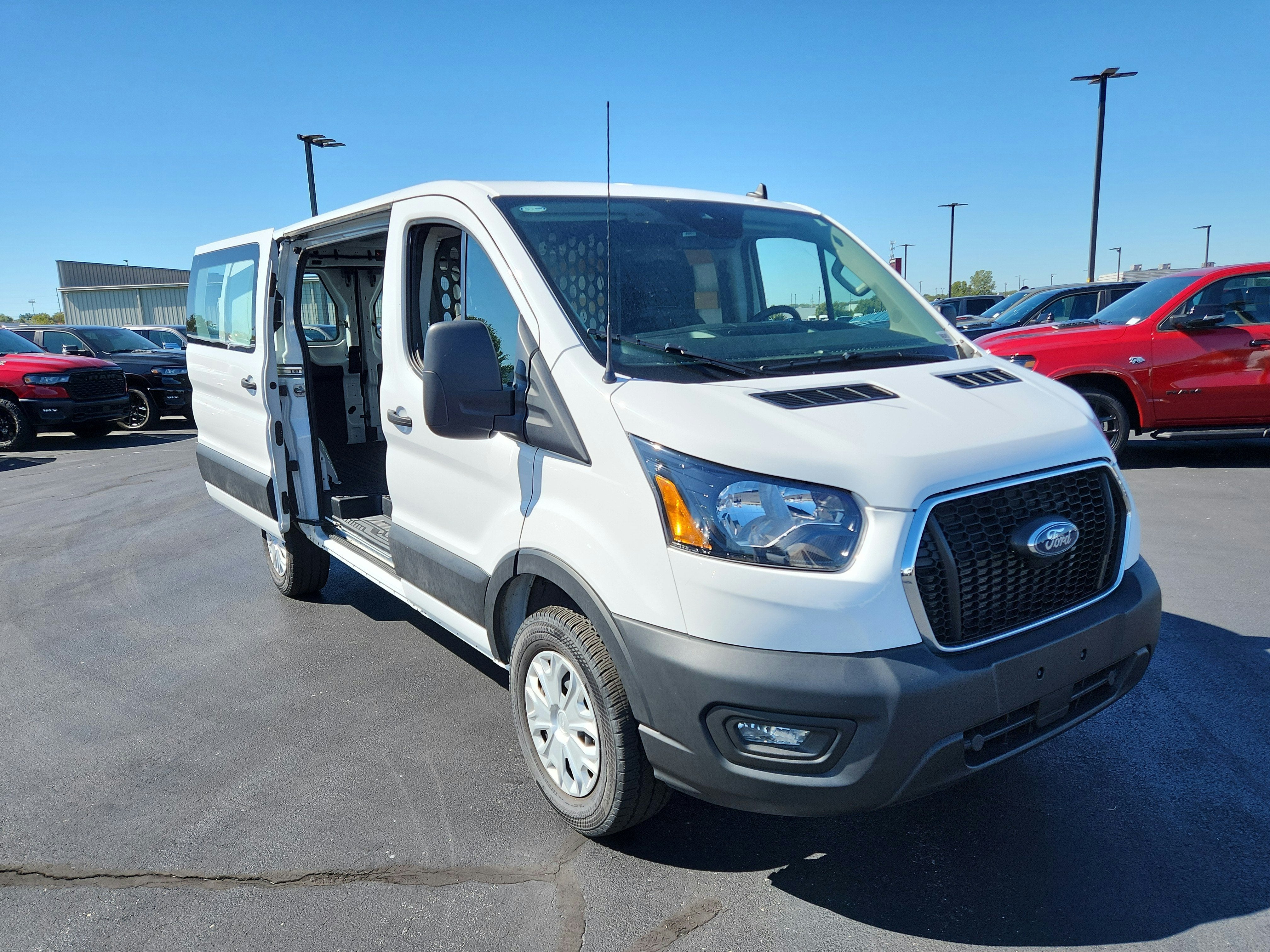 2025 Ford Transit-250 Cargo Van T-250 130" Low Rf 9070 GVWR RWD