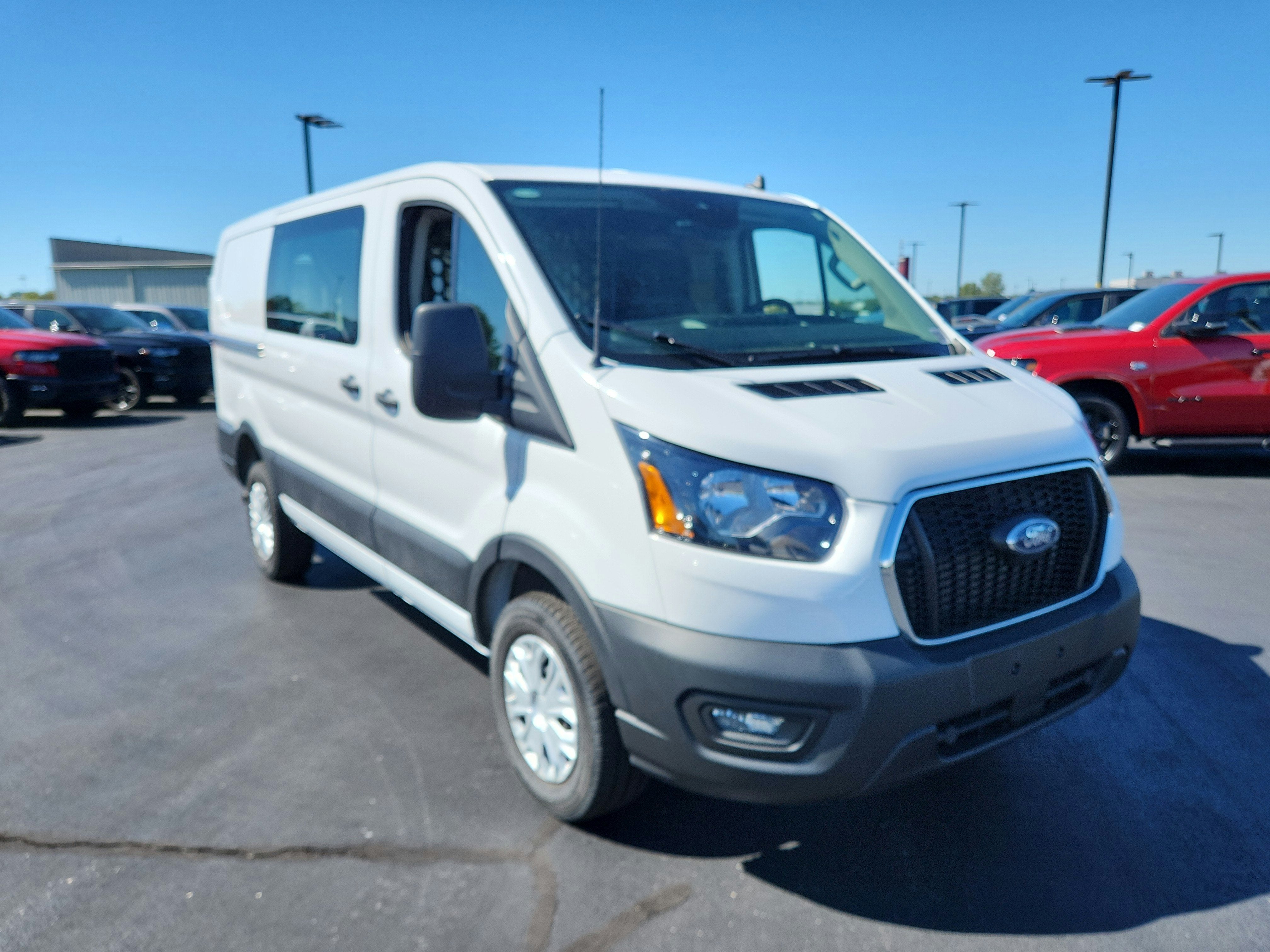 2025 Ford Transit-250 Cargo Van T-250 130" Low Rf 9070 GVWR RWD