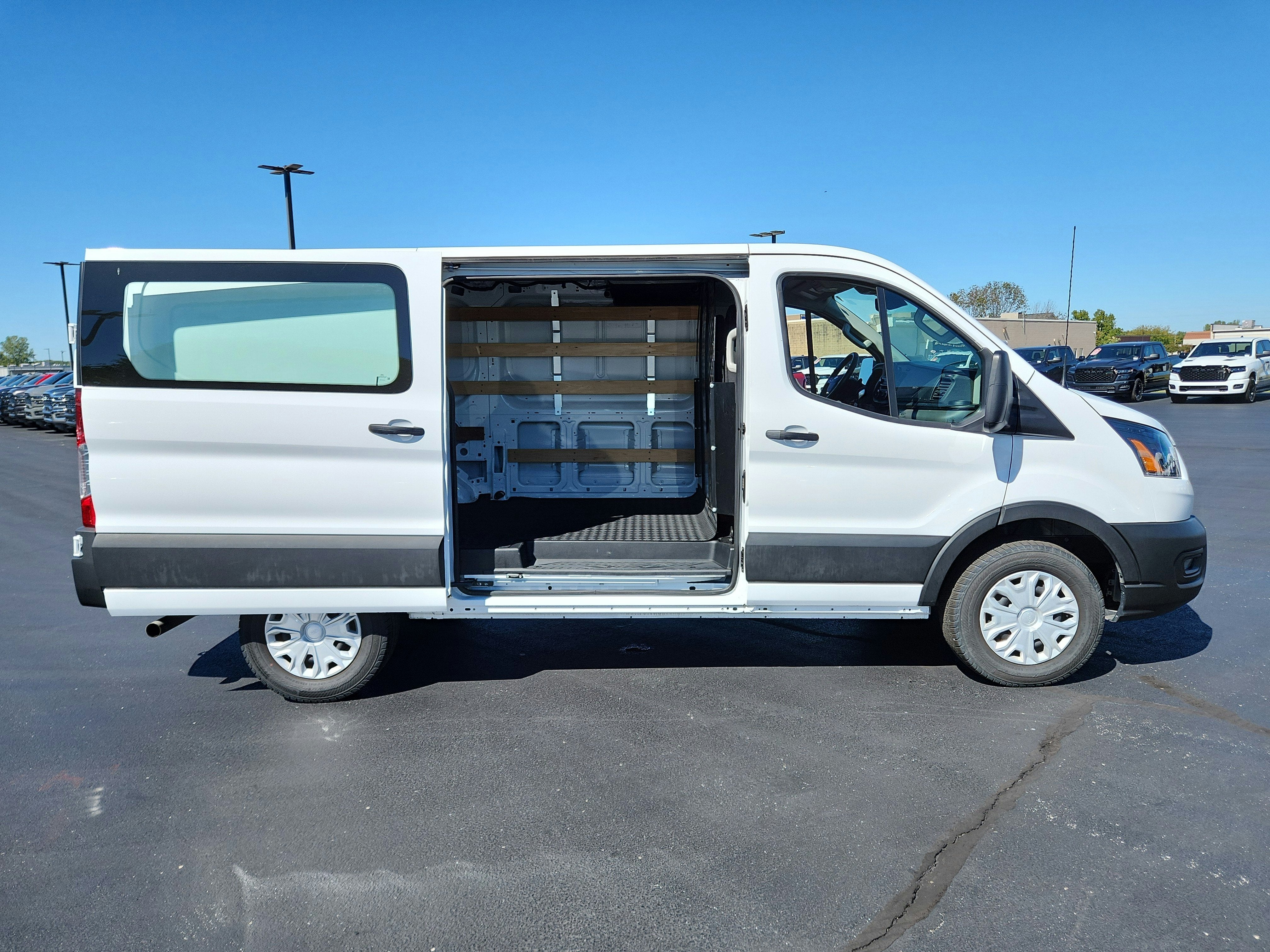 2025 Ford Transit-250 Cargo Van T-250 130" Low Rf 9070 GVWR RWD