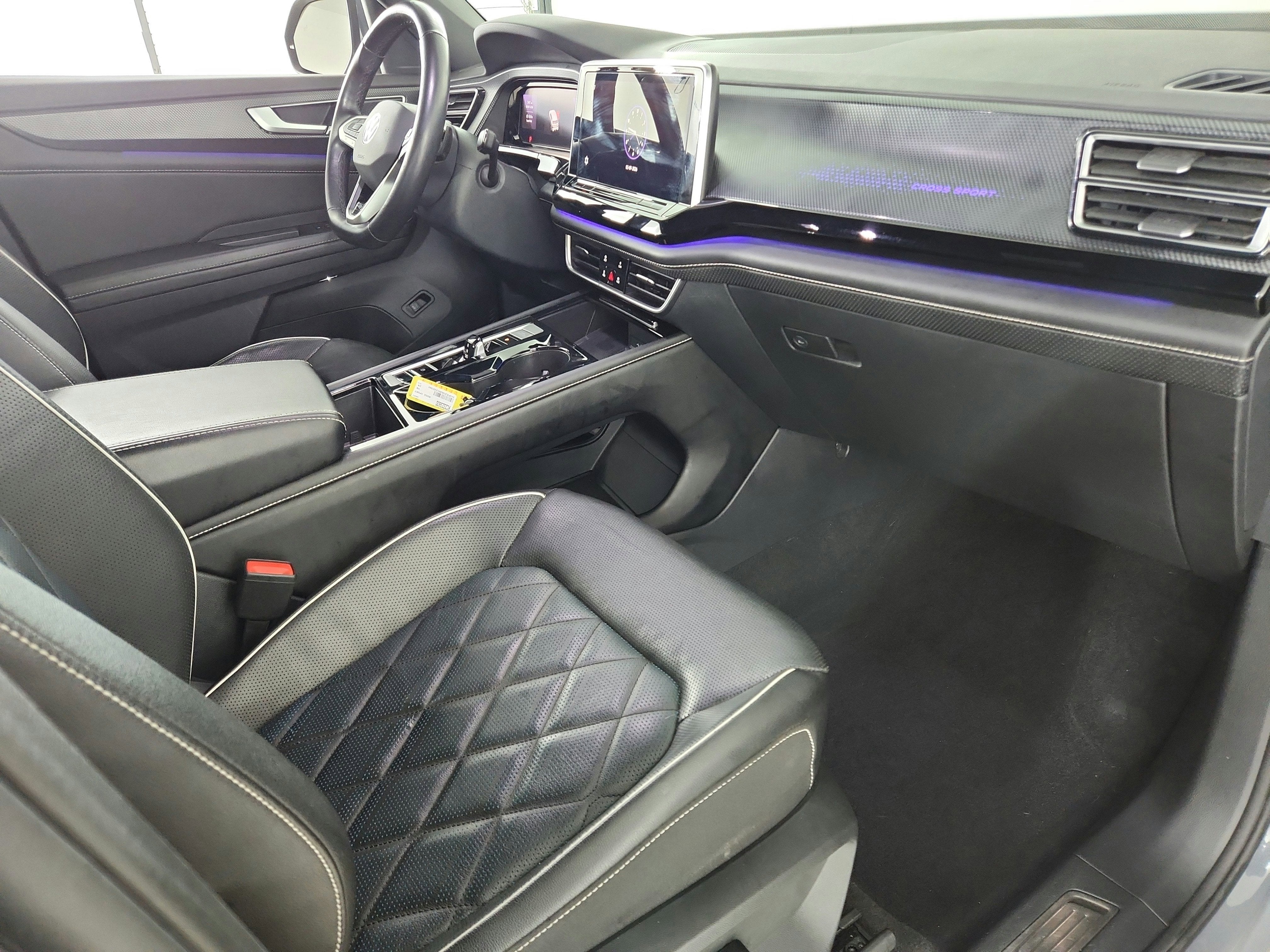 2024 Volkswagen Atlas Cross Sport 2.0T SEL Premium R-Line