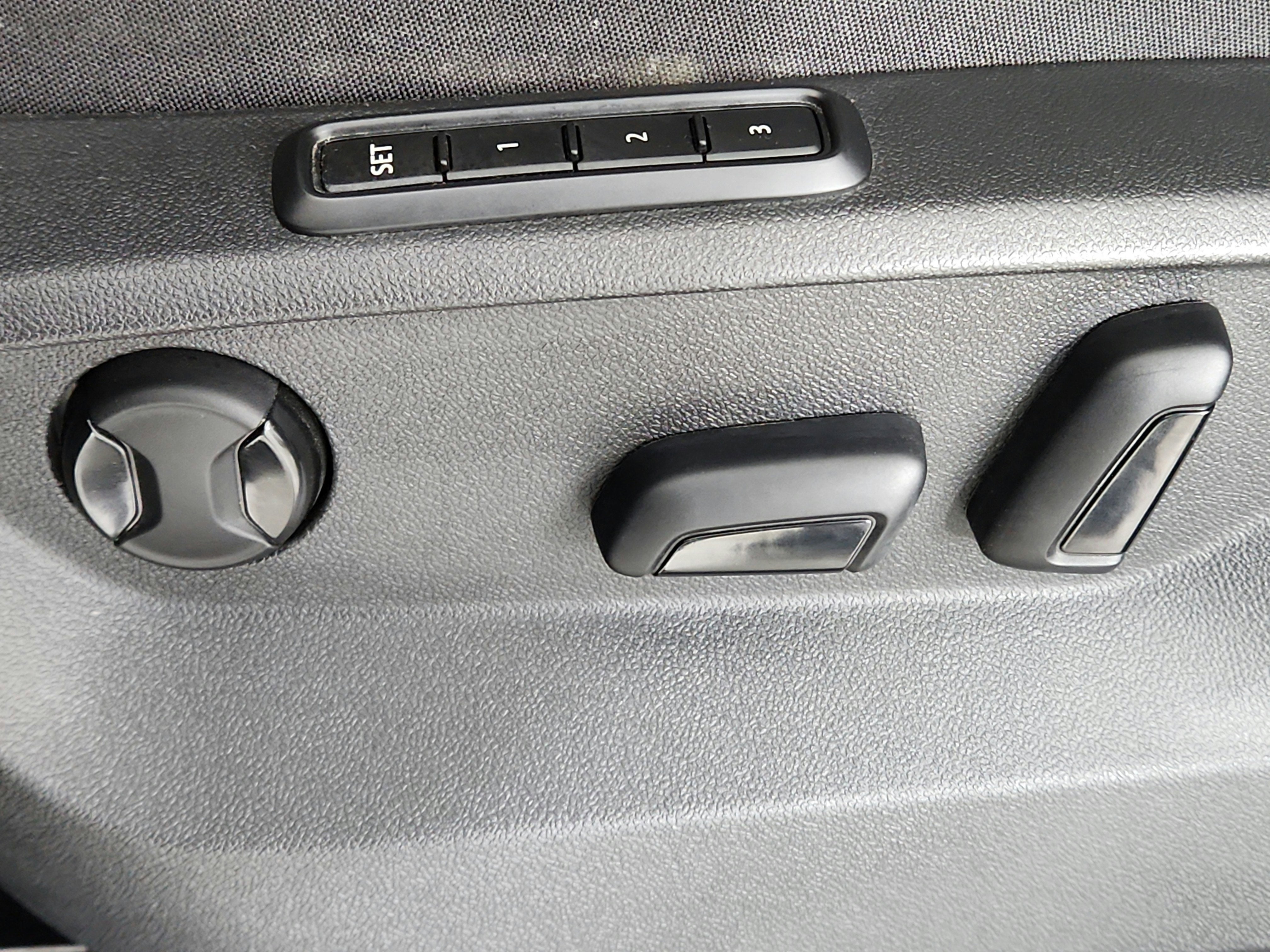 2024 Volkswagen Atlas Cross Sport 2.0T SEL Premium R-Line