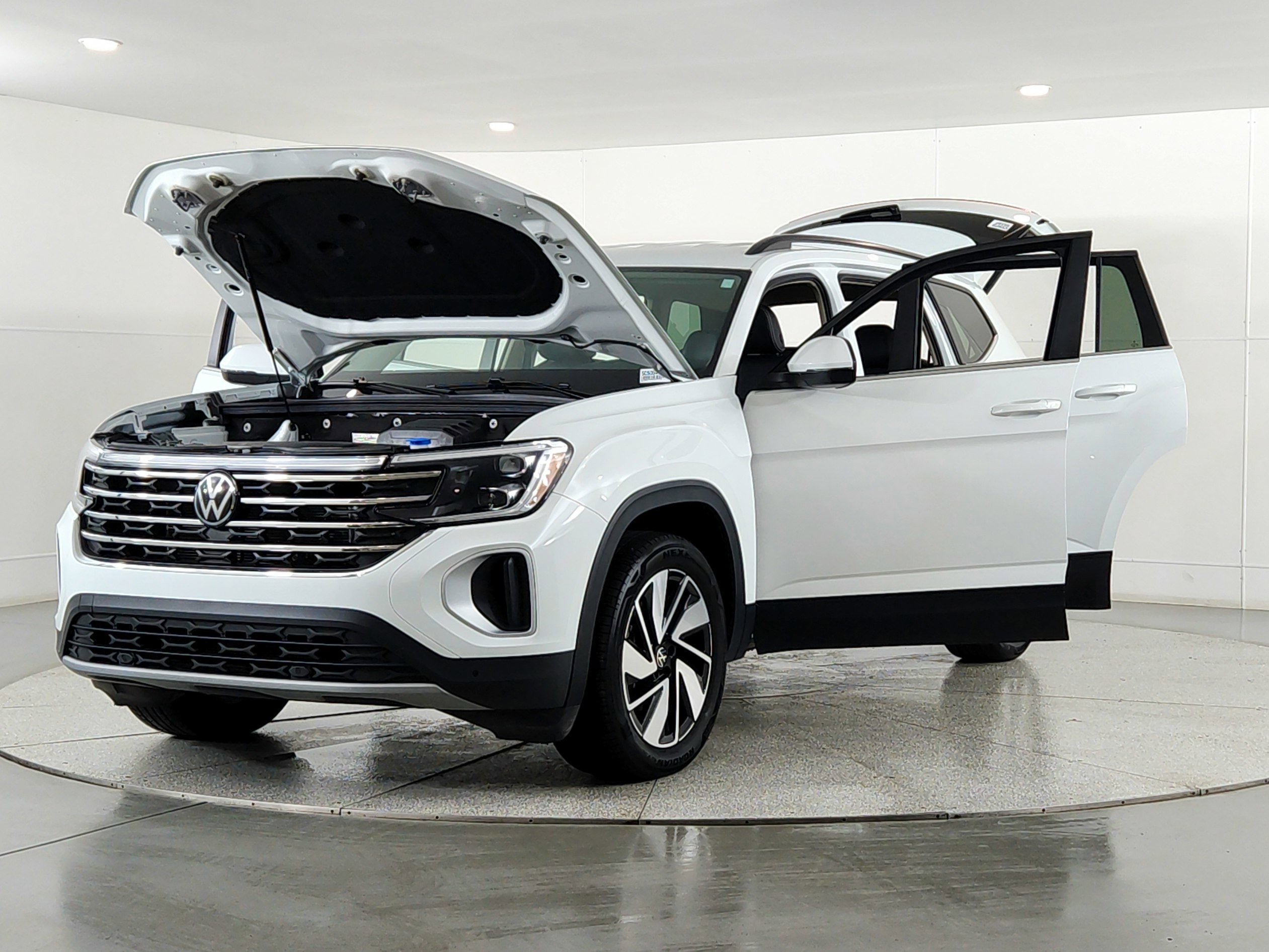 2025 Volkswagen Atlas 2.0T SE w/Technology