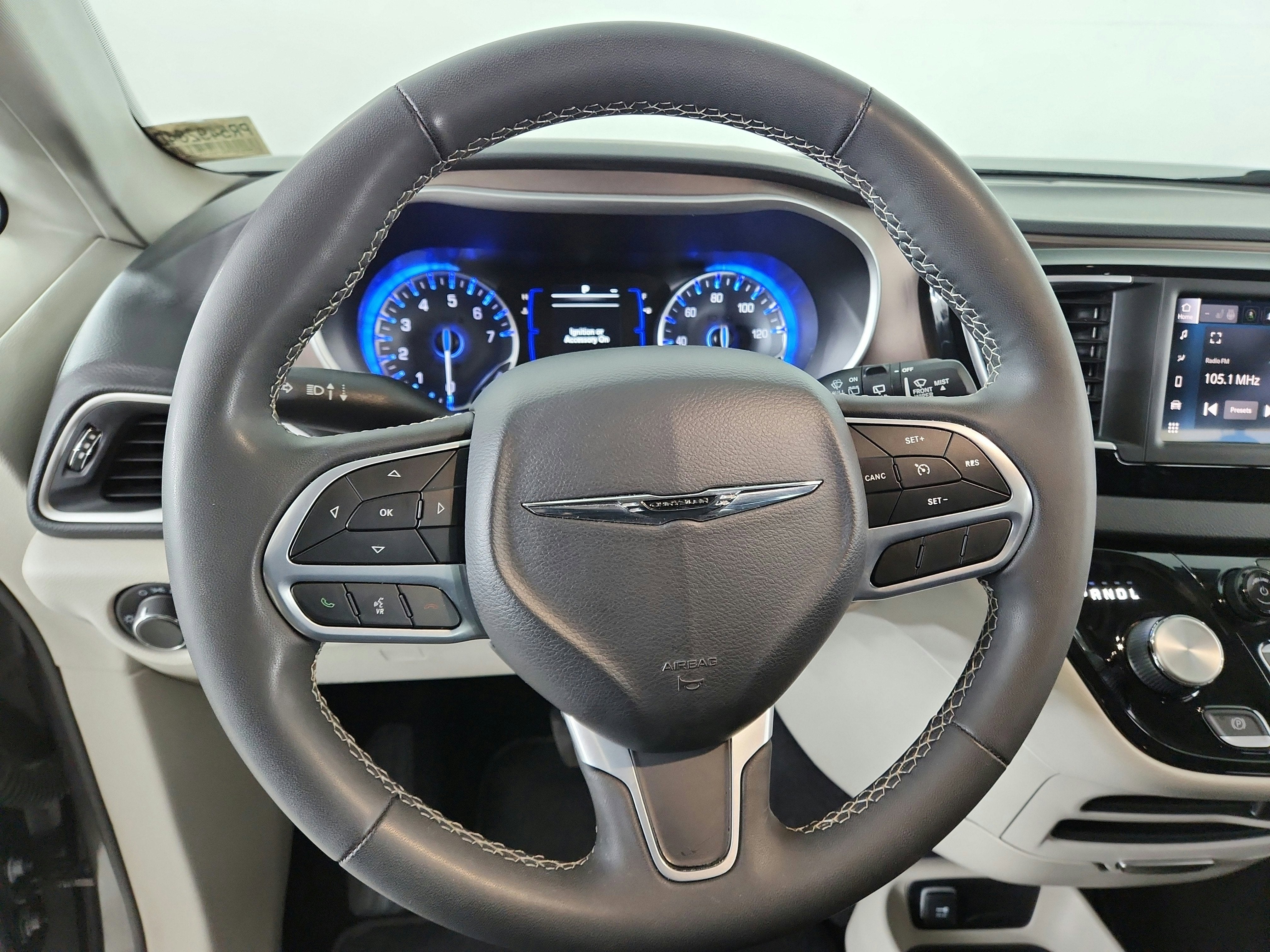 2023 Chrysler Voyager LX