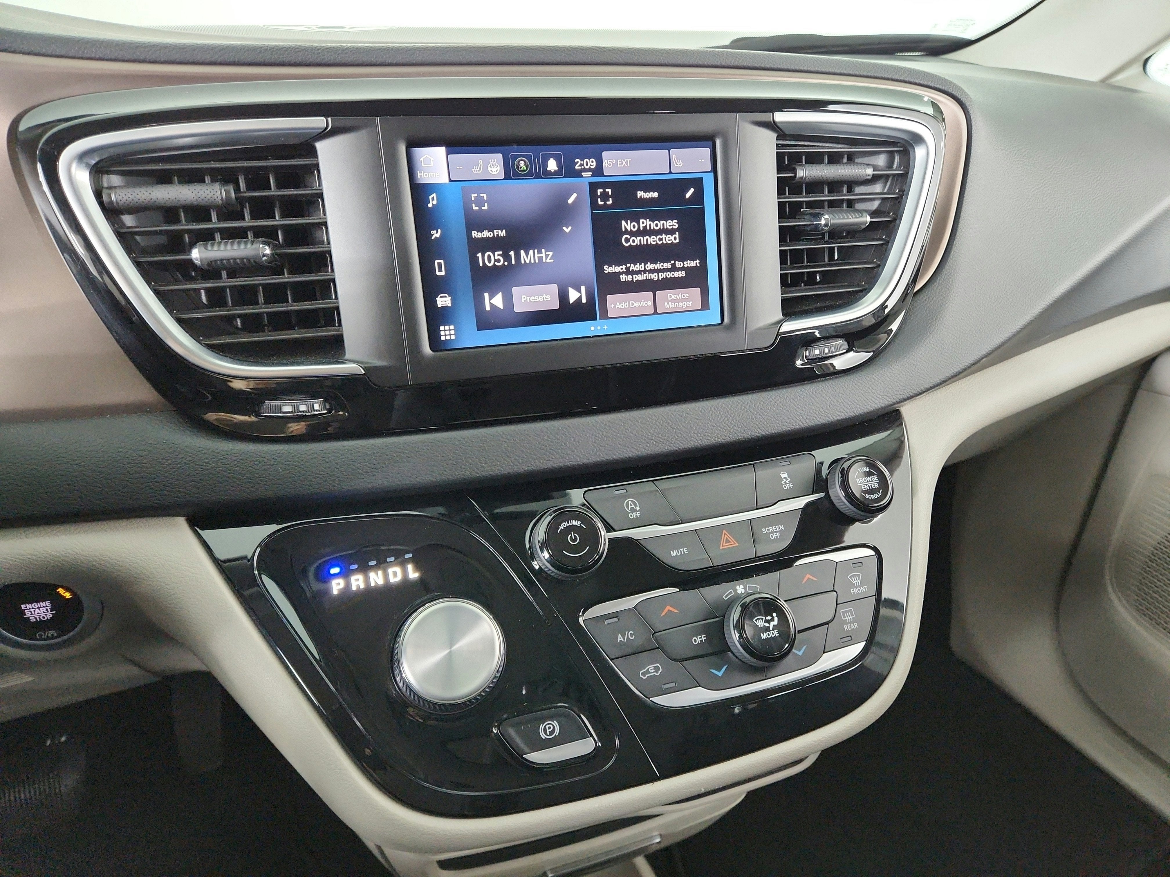 2023 Chrysler Voyager LX