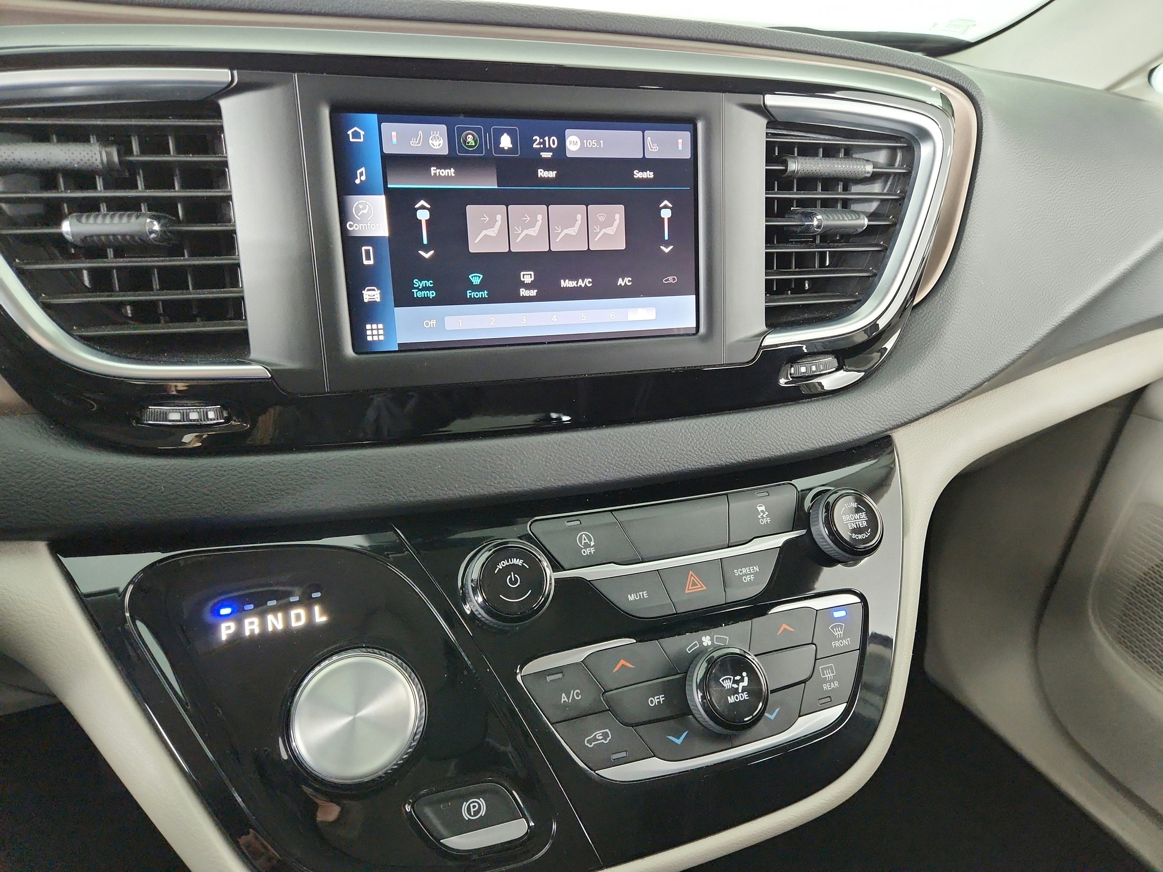 2023 Chrysler Voyager LX