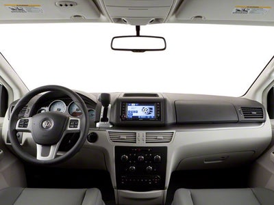 2010 Volkswagen Routan SE