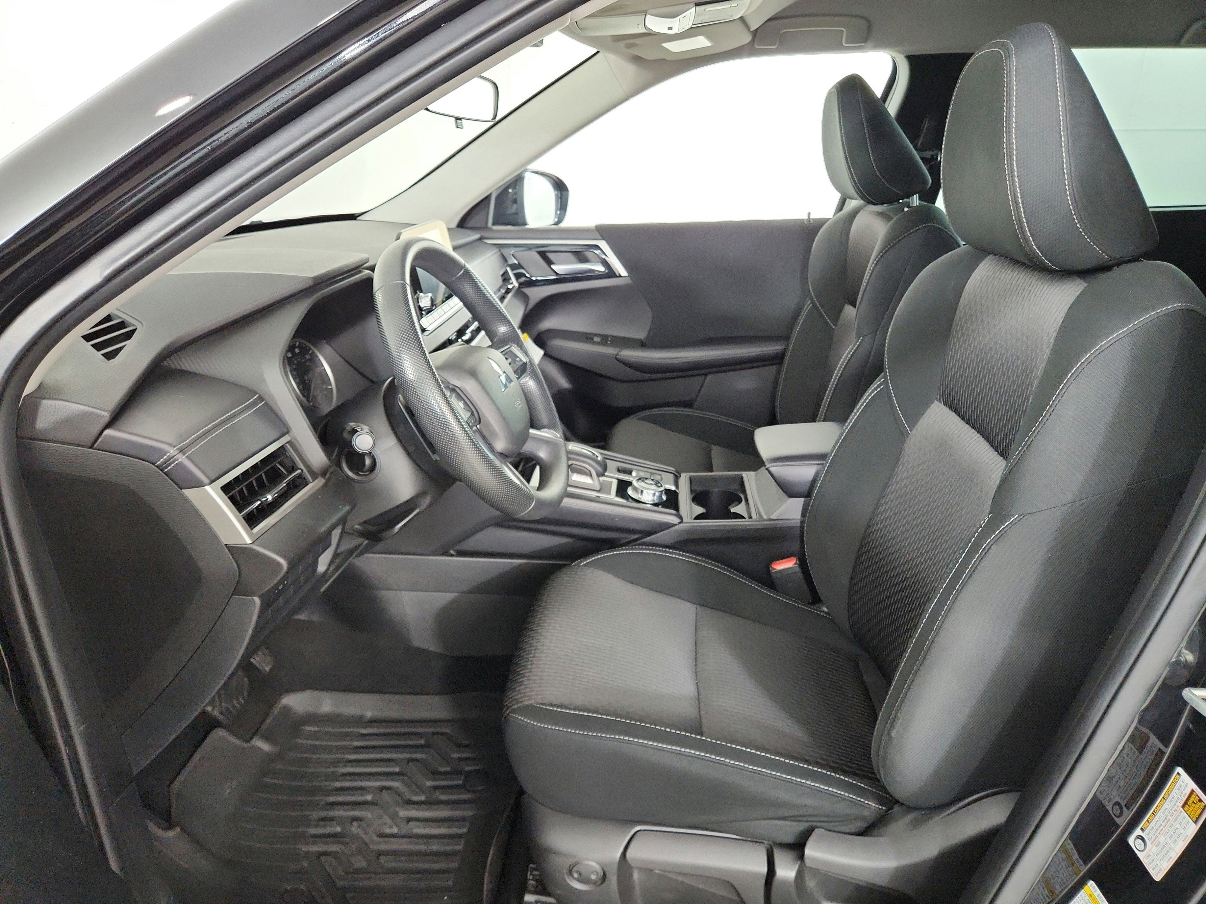 2023 Mitsubishi Outlander ES