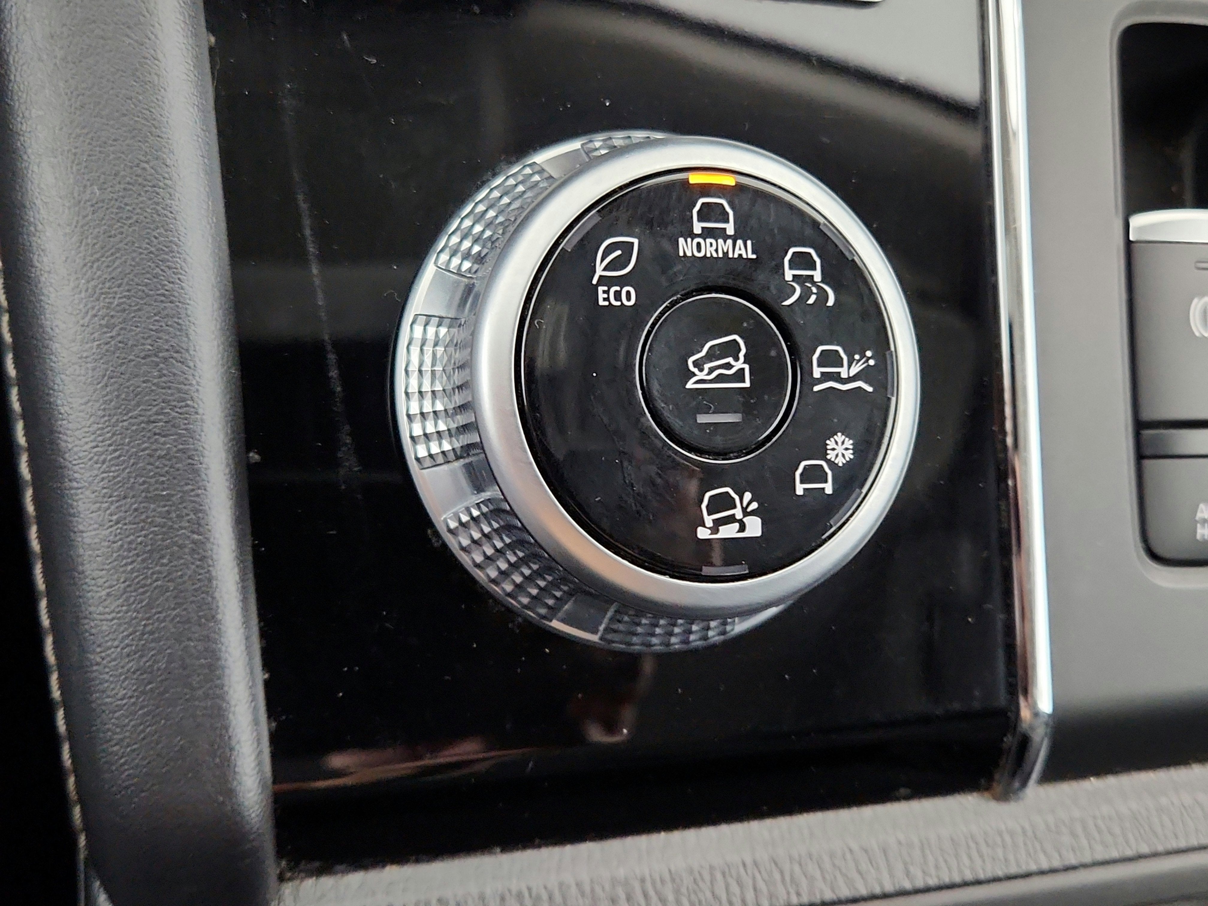 2023 Mitsubishi Outlander ES