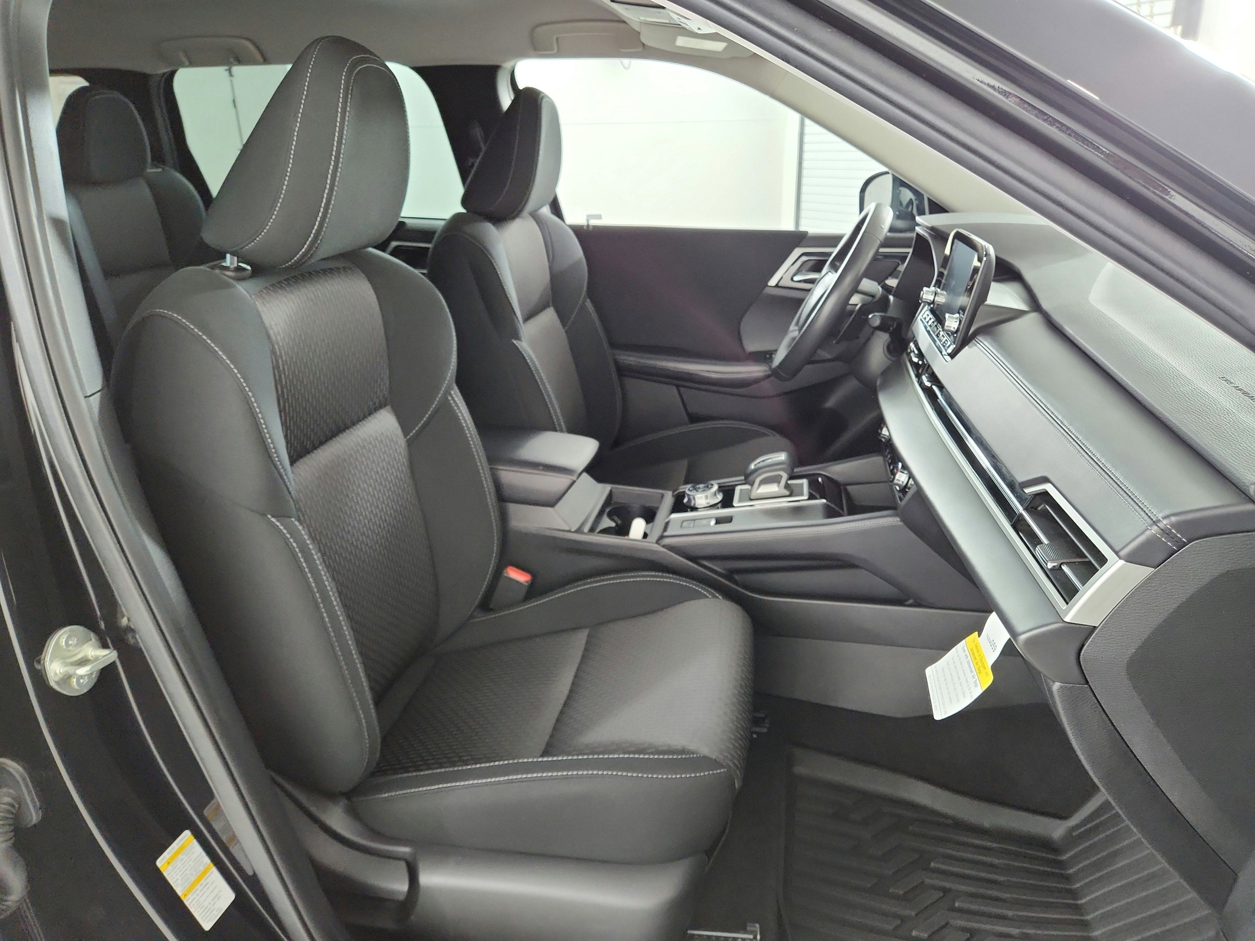 2023 Mitsubishi Outlander ES