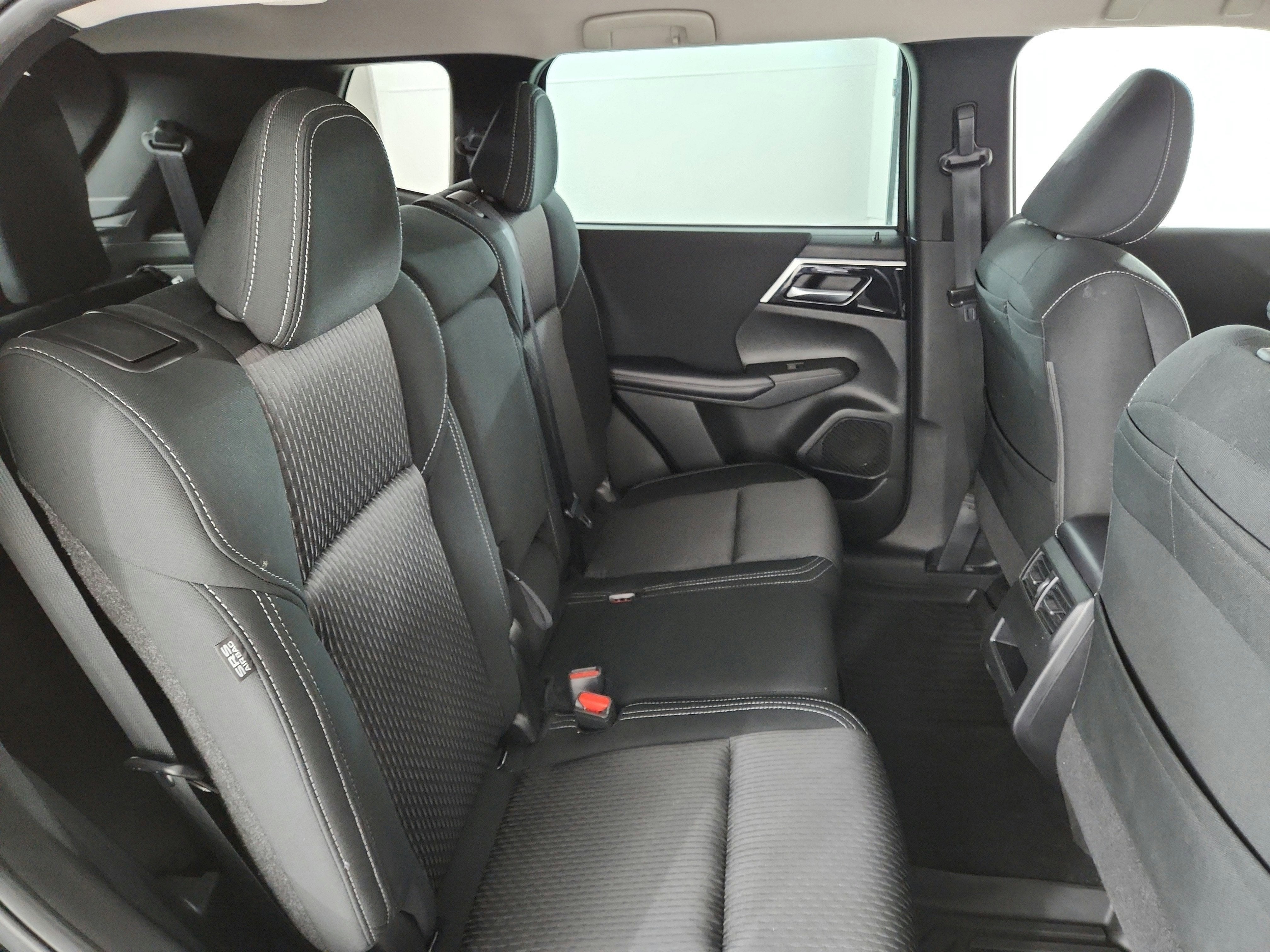 2023 Mitsubishi Outlander ES