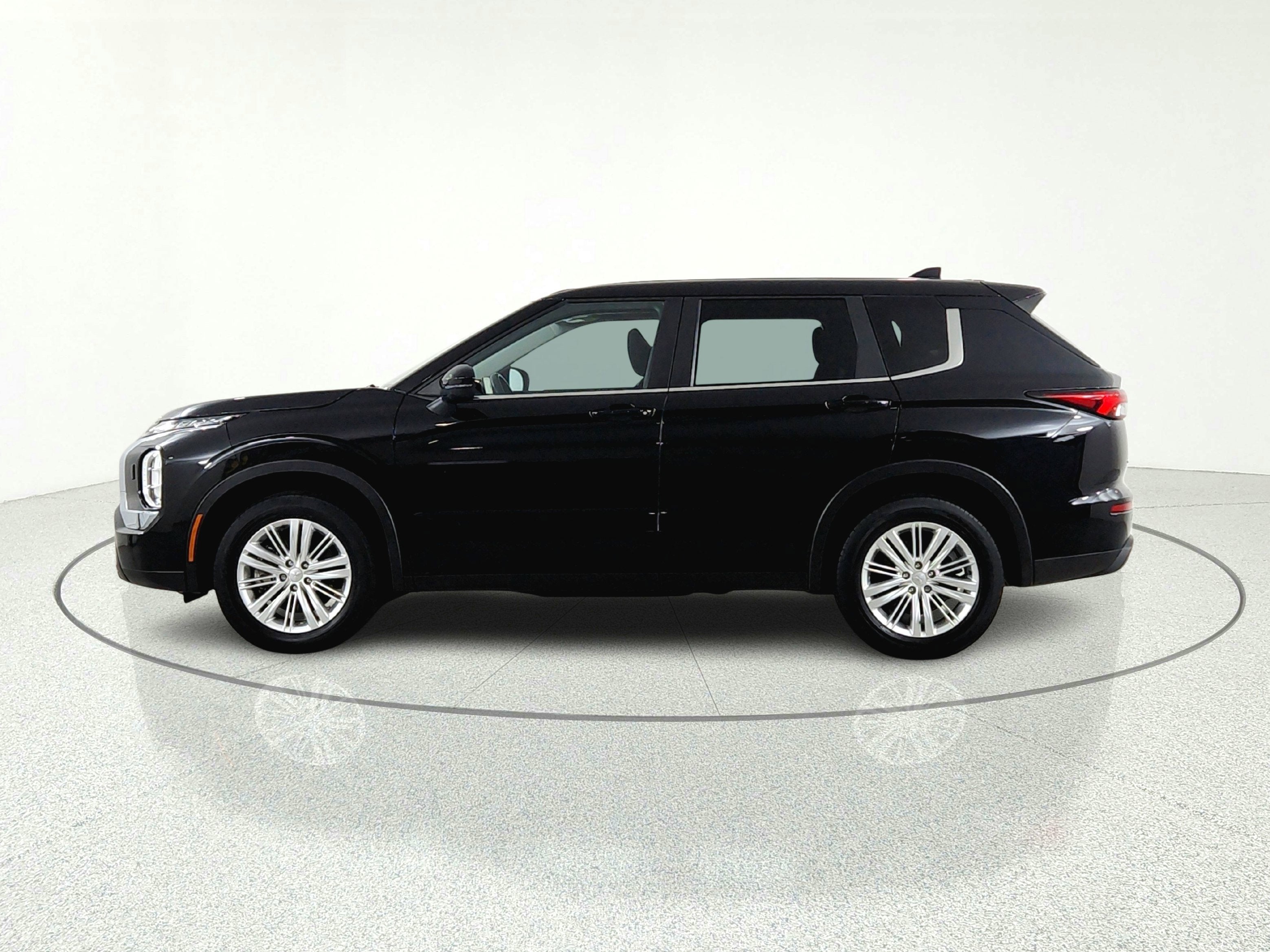 2023 Mitsubishi Outlander ES