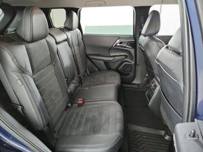 2023 Mitsubishi Outlander Base