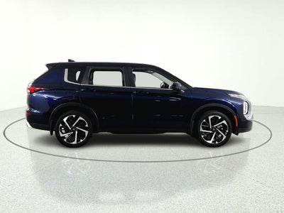 2023 Mitsubishi Outlander Base