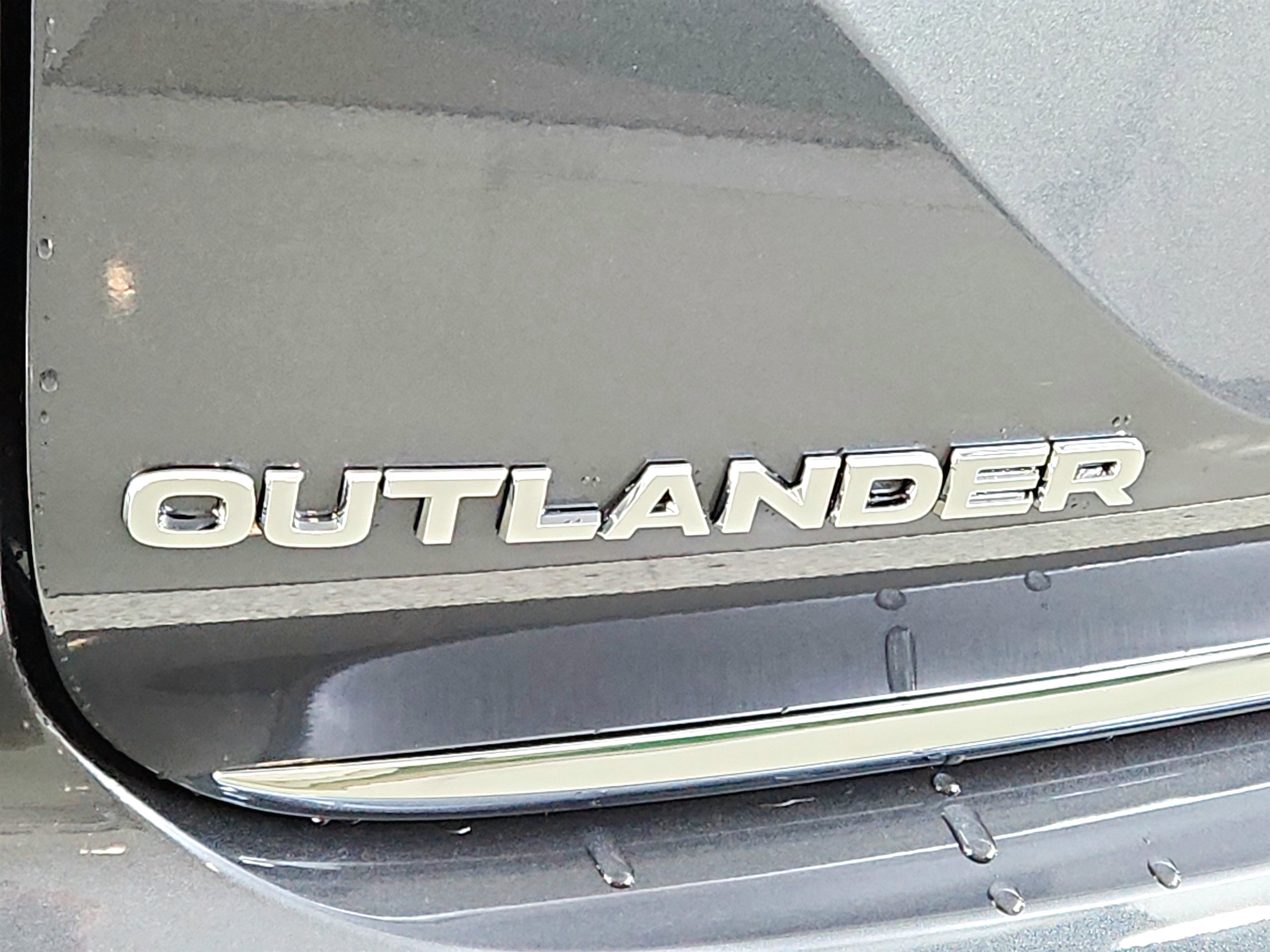 2025 Mitsubishi Outlander Plug-In Hybrid Base