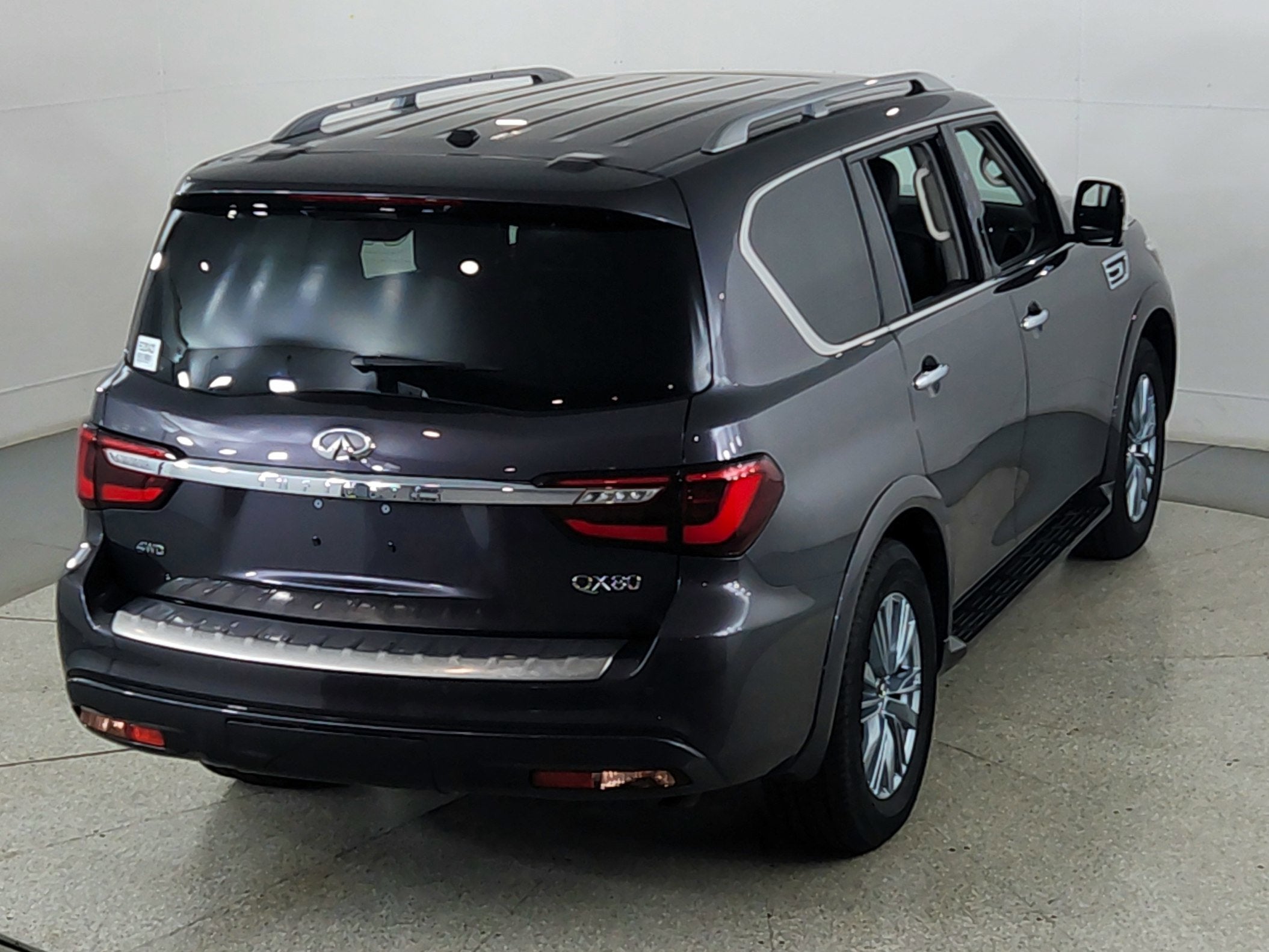 2024 INFINITI QX80 LUXE