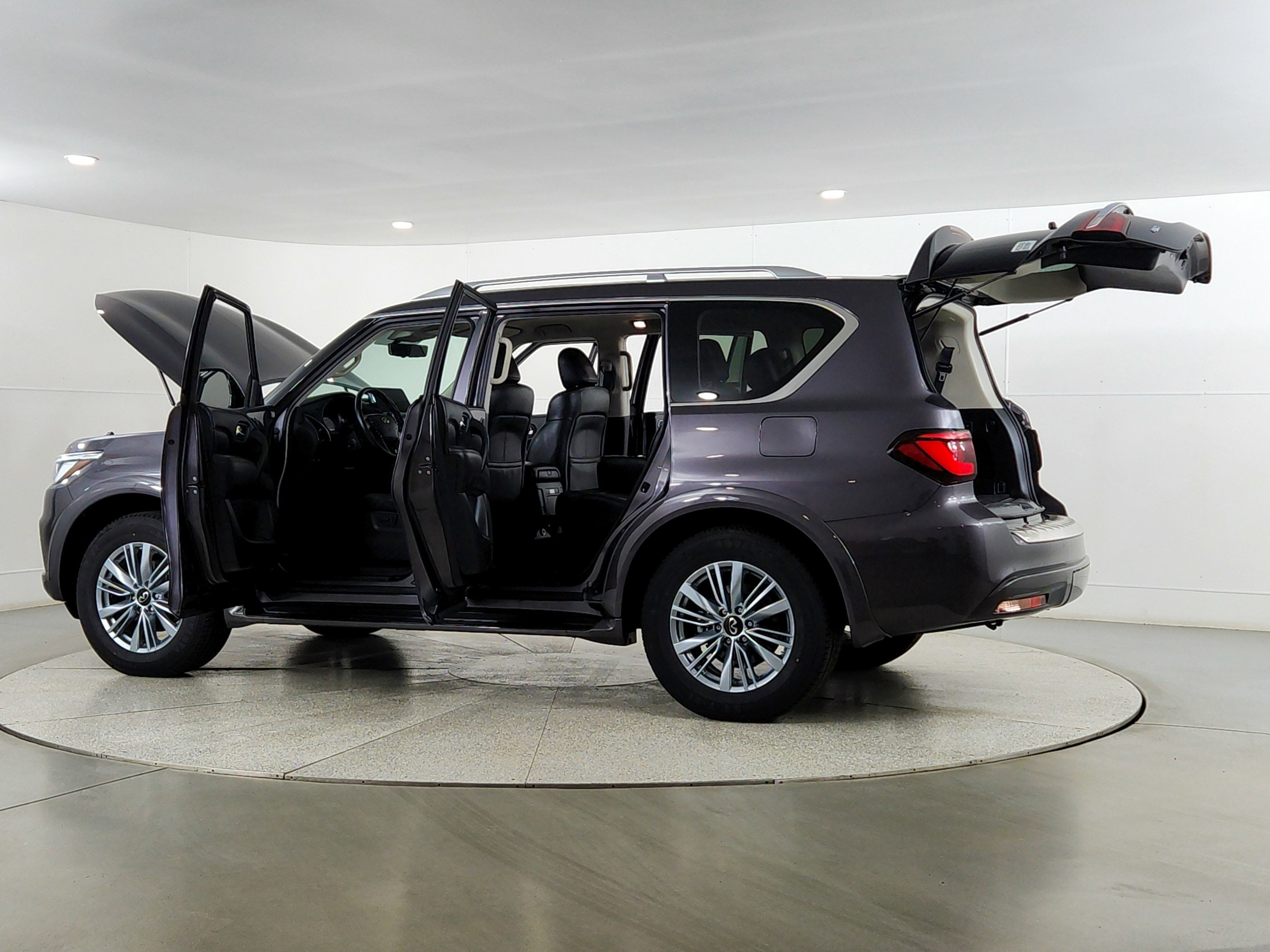 2024 INFINITI QX80 LUXE