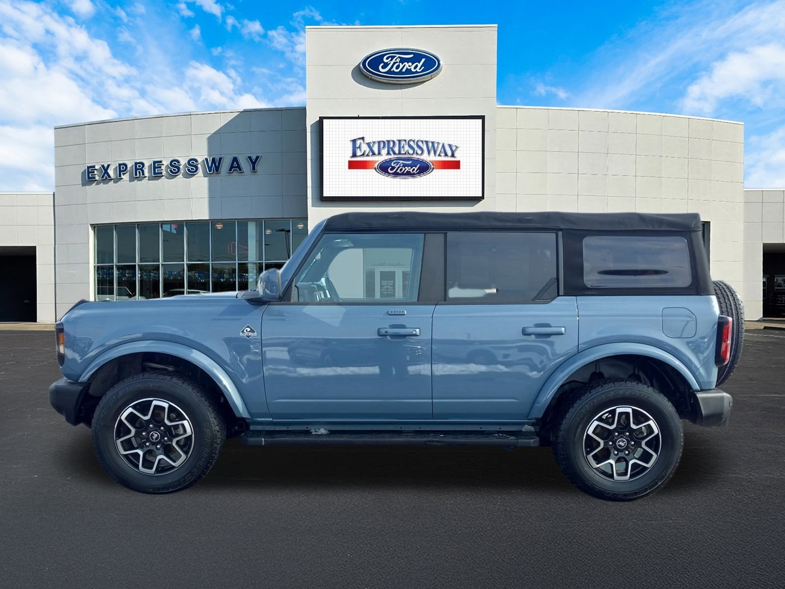 2023 Ford Bronco Outer Banks