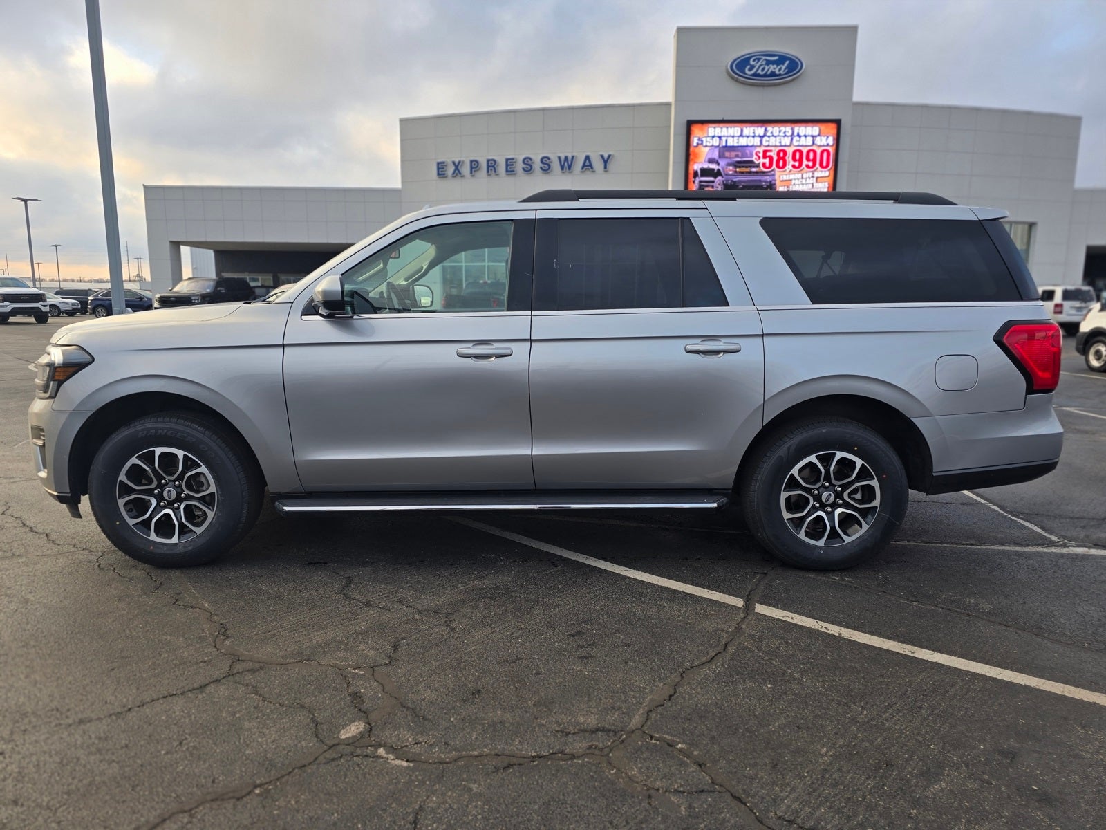 2023 Ford Expedition Max XLT