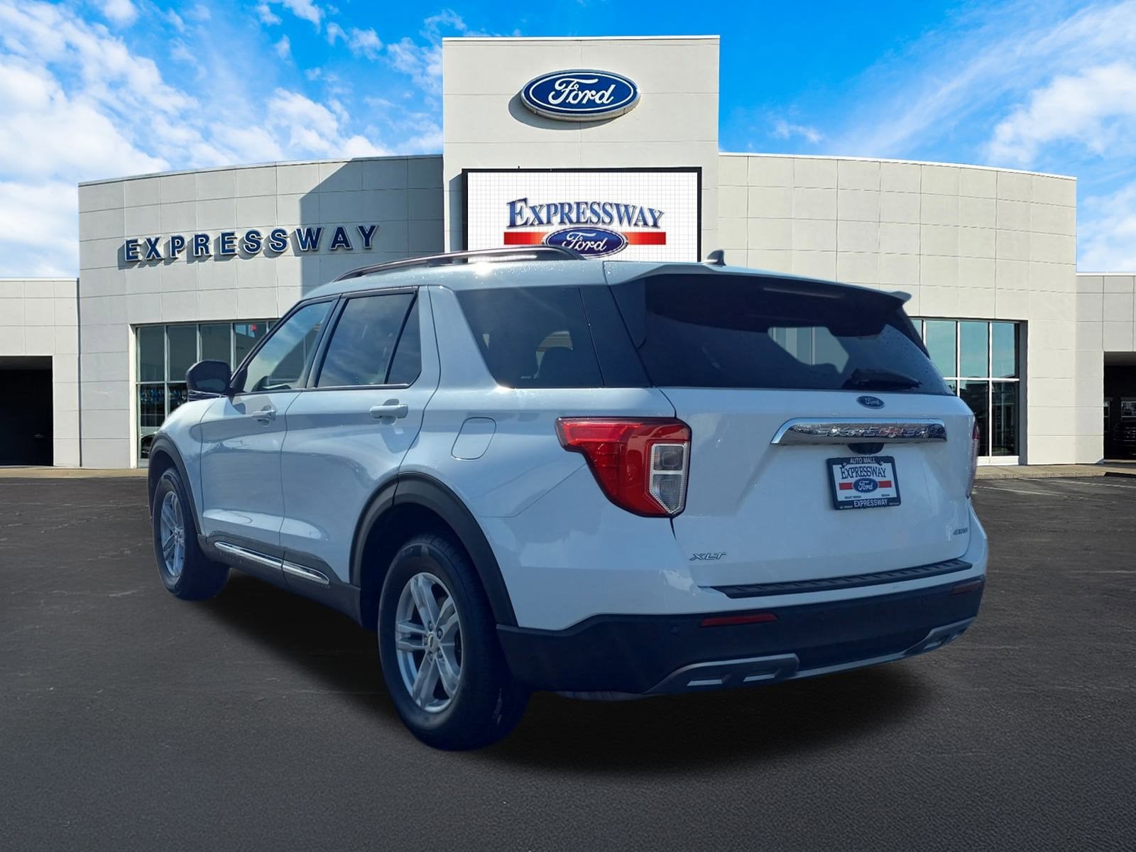 2023 Ford Explorer XLT