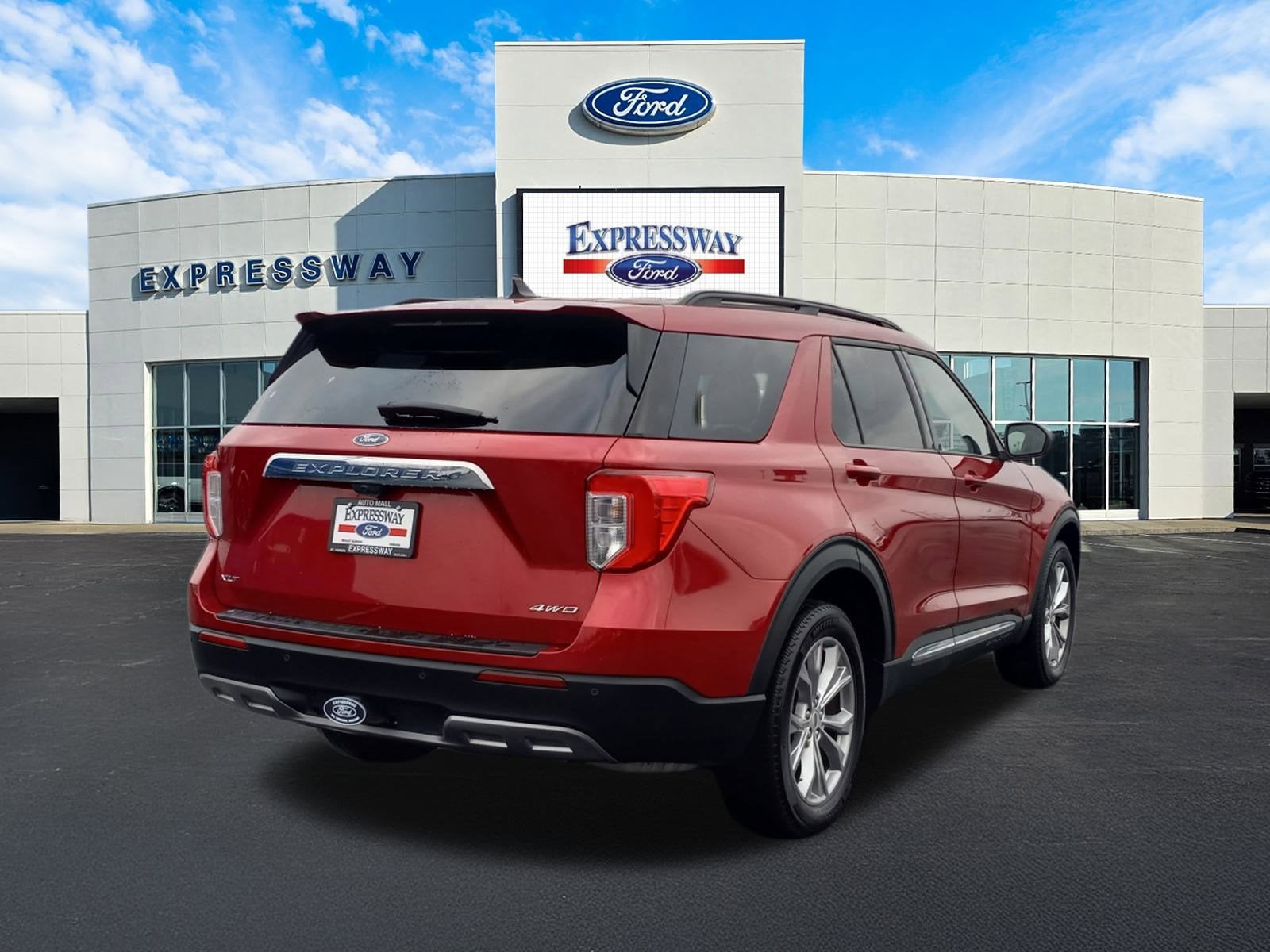 2023 Ford Explorer XLT