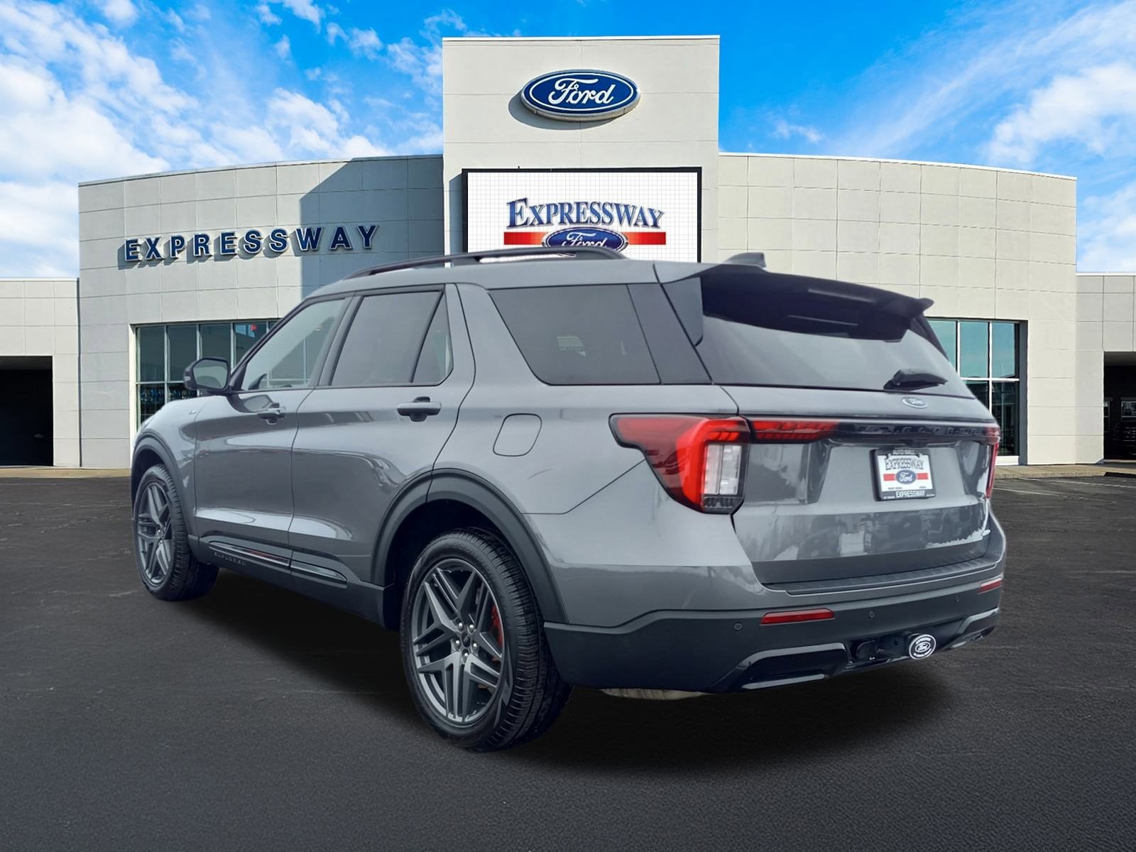 2025 Ford Explorer ST-Line