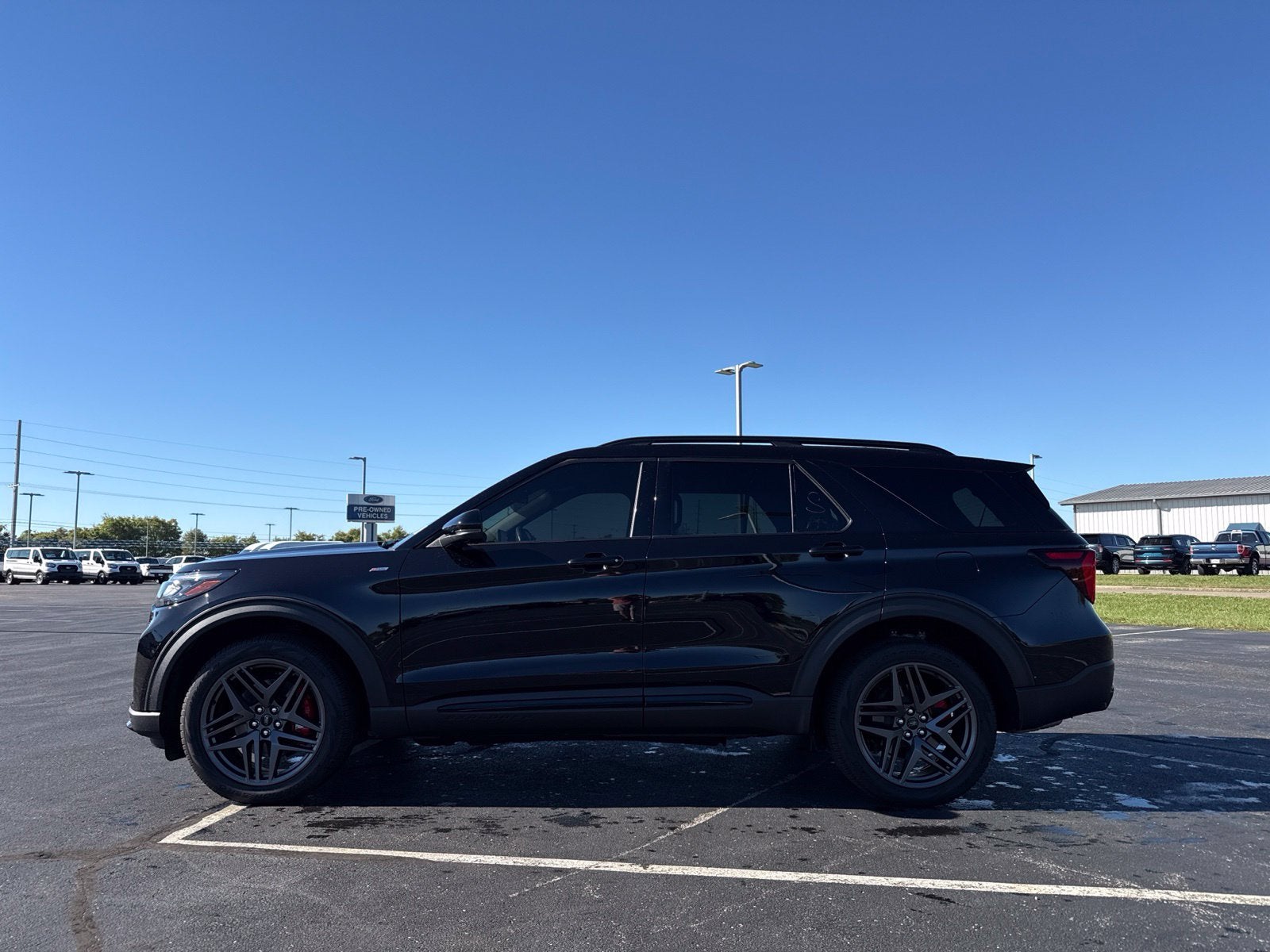 2025 Ford Explorer ST-Line