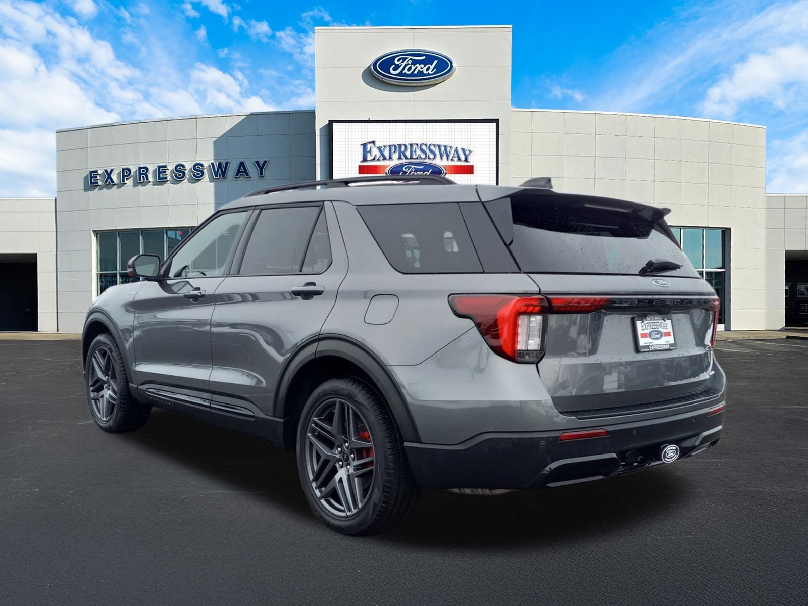 2025 Ford Explorer ST-Line