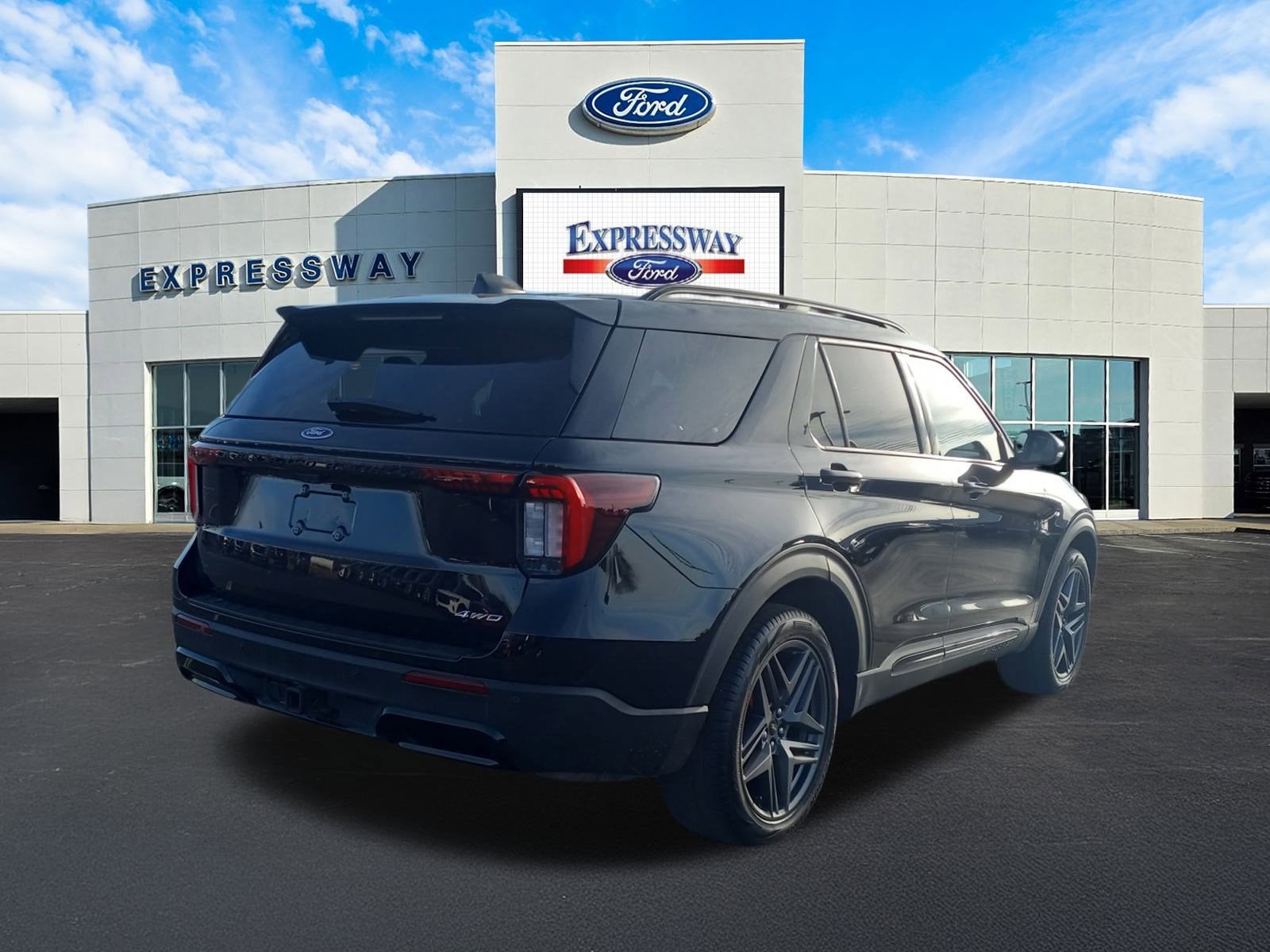 2025 Ford Explorer ST-Line