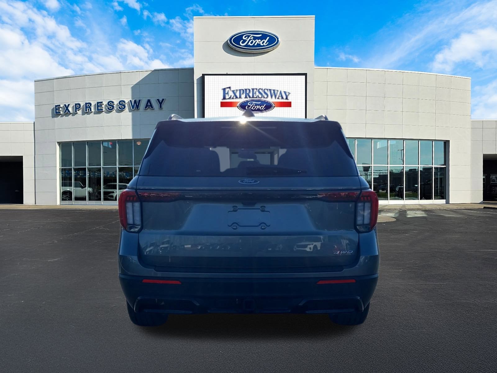 2025 Ford Explorer ST-Line