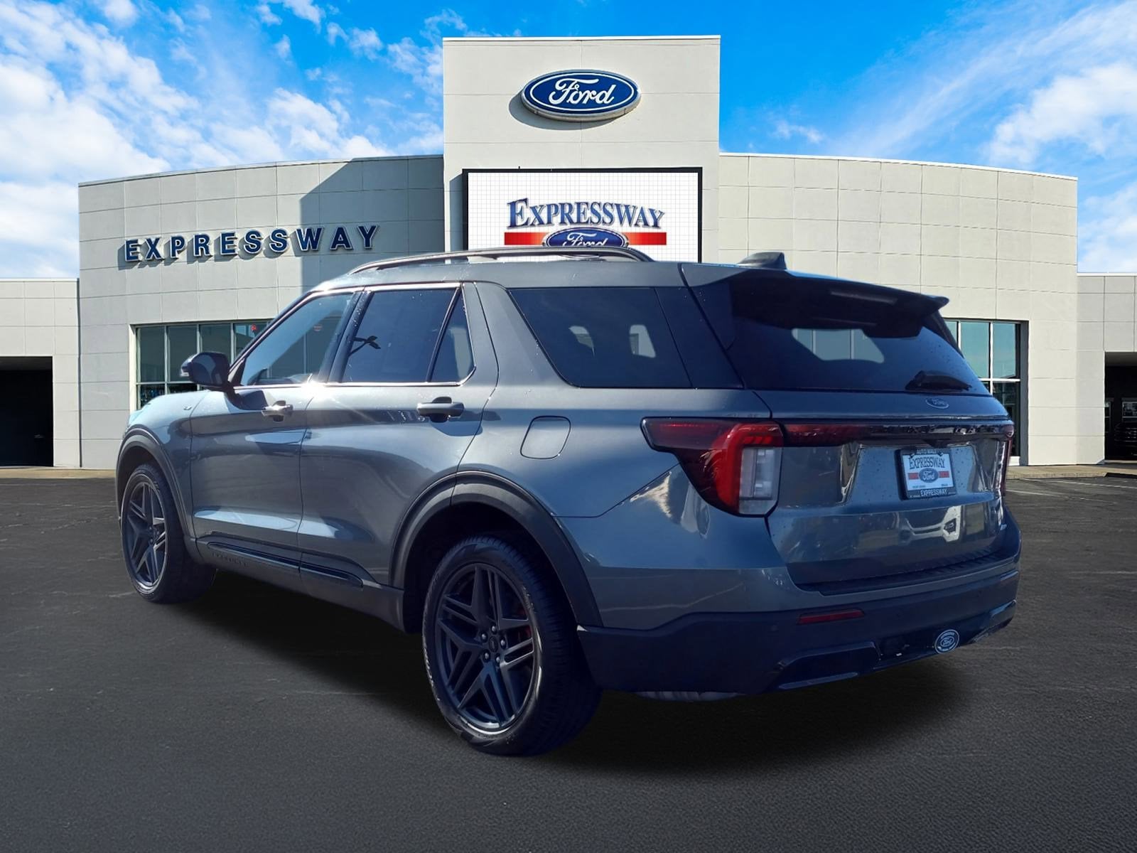 2025 Ford Explorer ST-Line