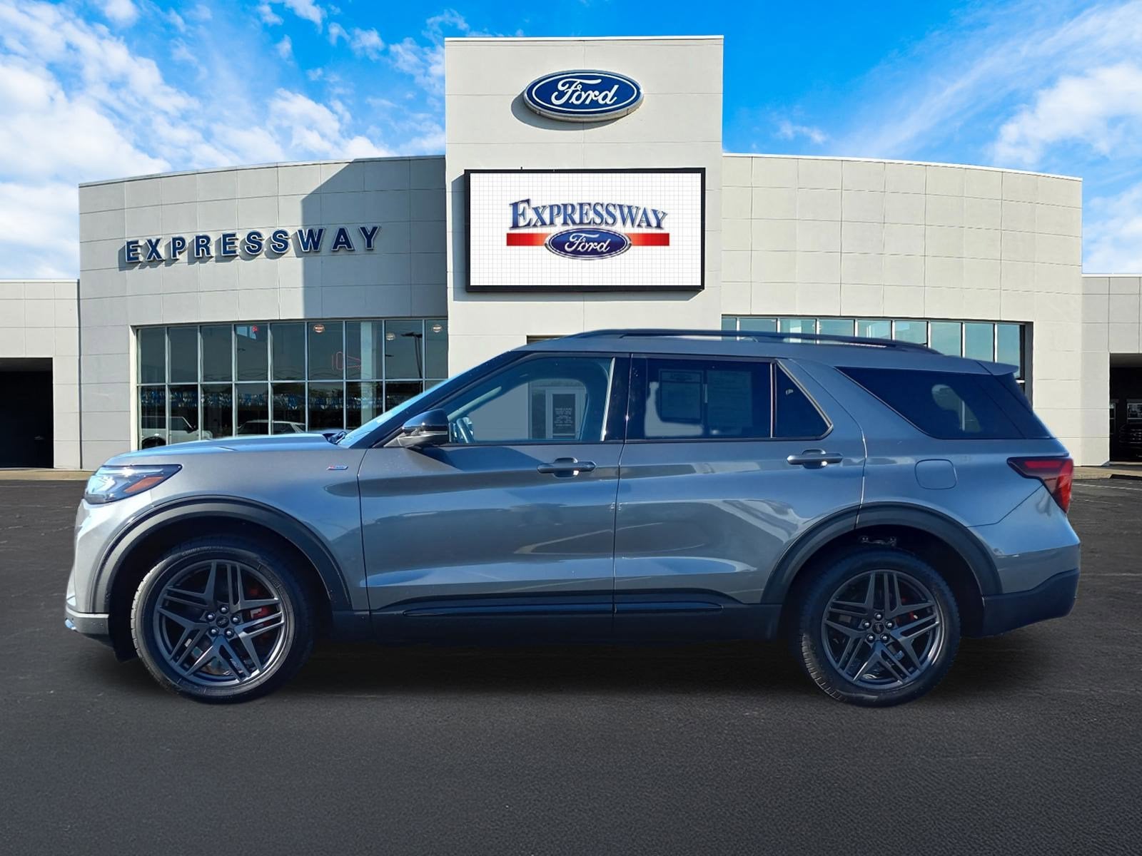 2025 Ford Explorer ST-Line