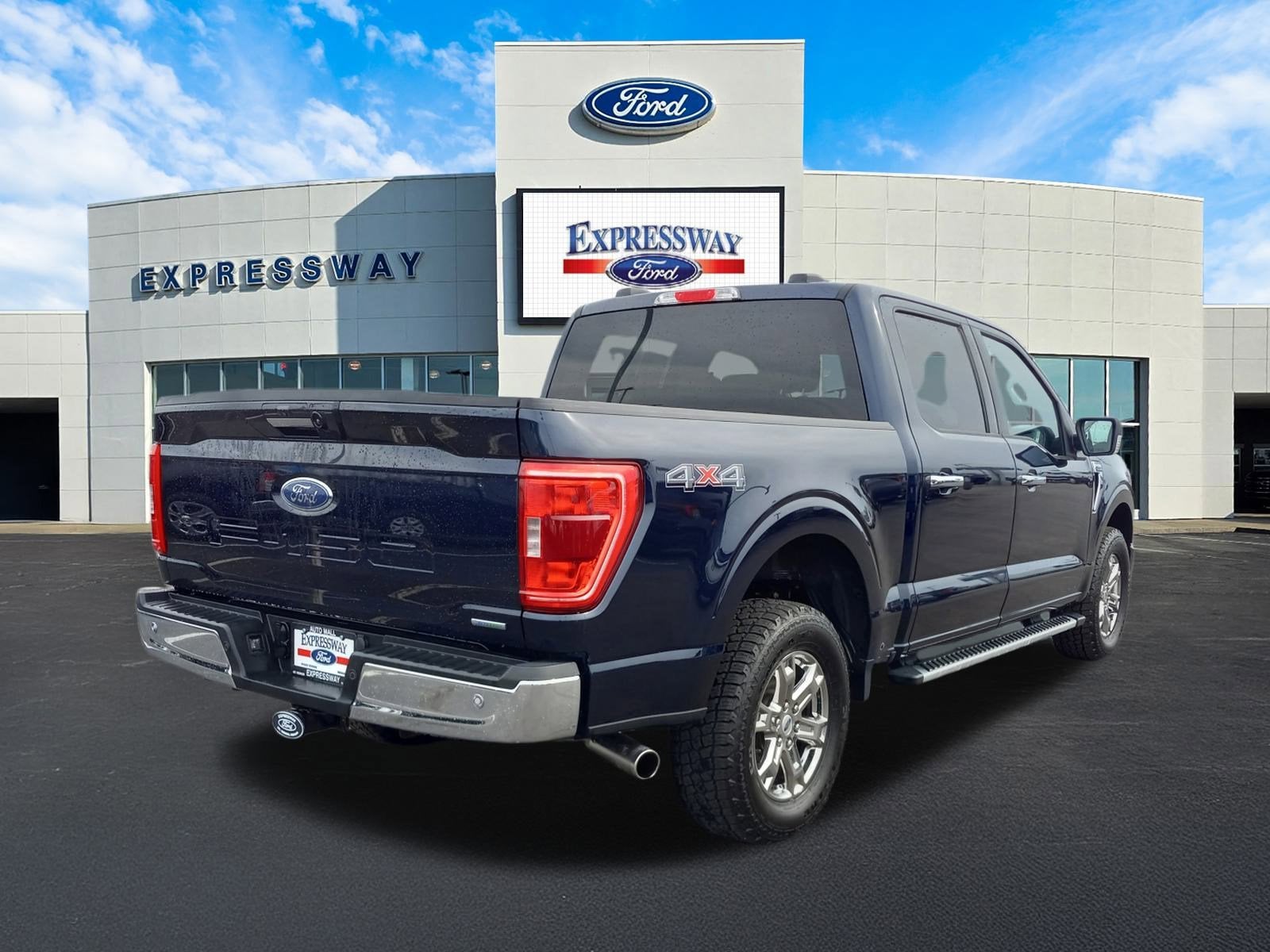 2023 Ford F-150 XLT 4WD SuperCrew 5.5' Box