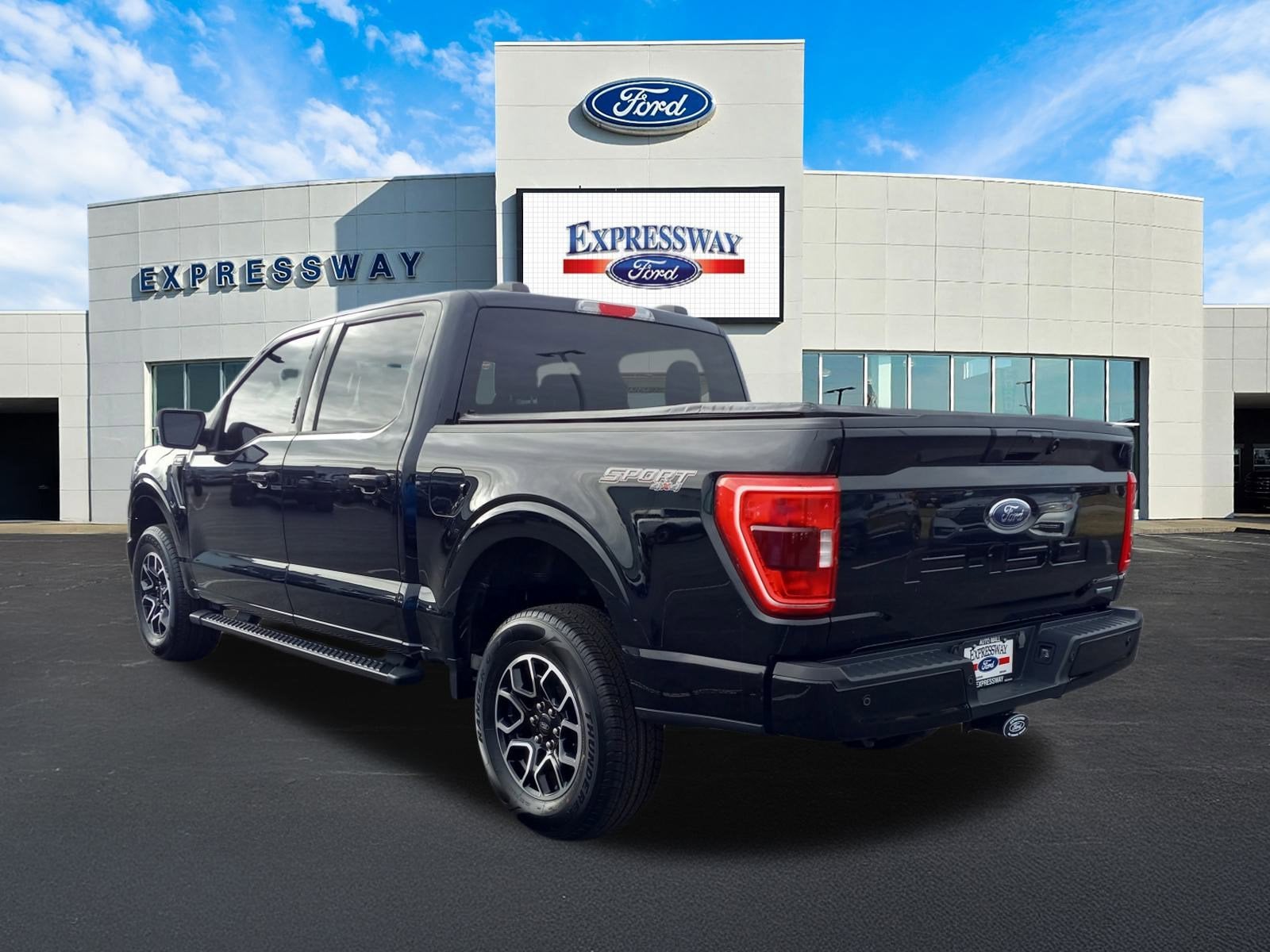 2023 Ford F-150 XLT 4WD SuperCrew 5.5' Box