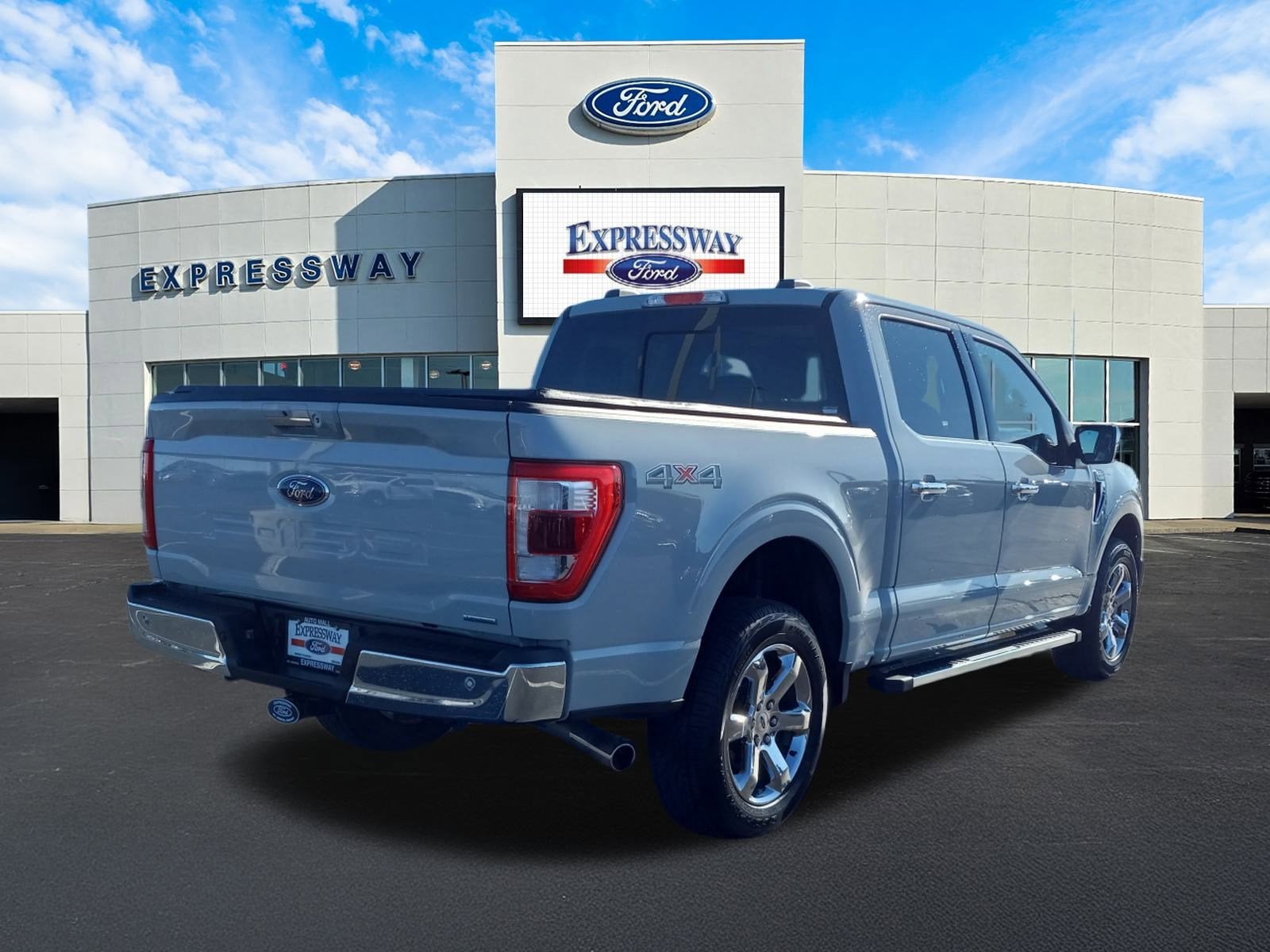 2023 Ford F-150 LARIAT 4WD SuperCrew 5.5' Box