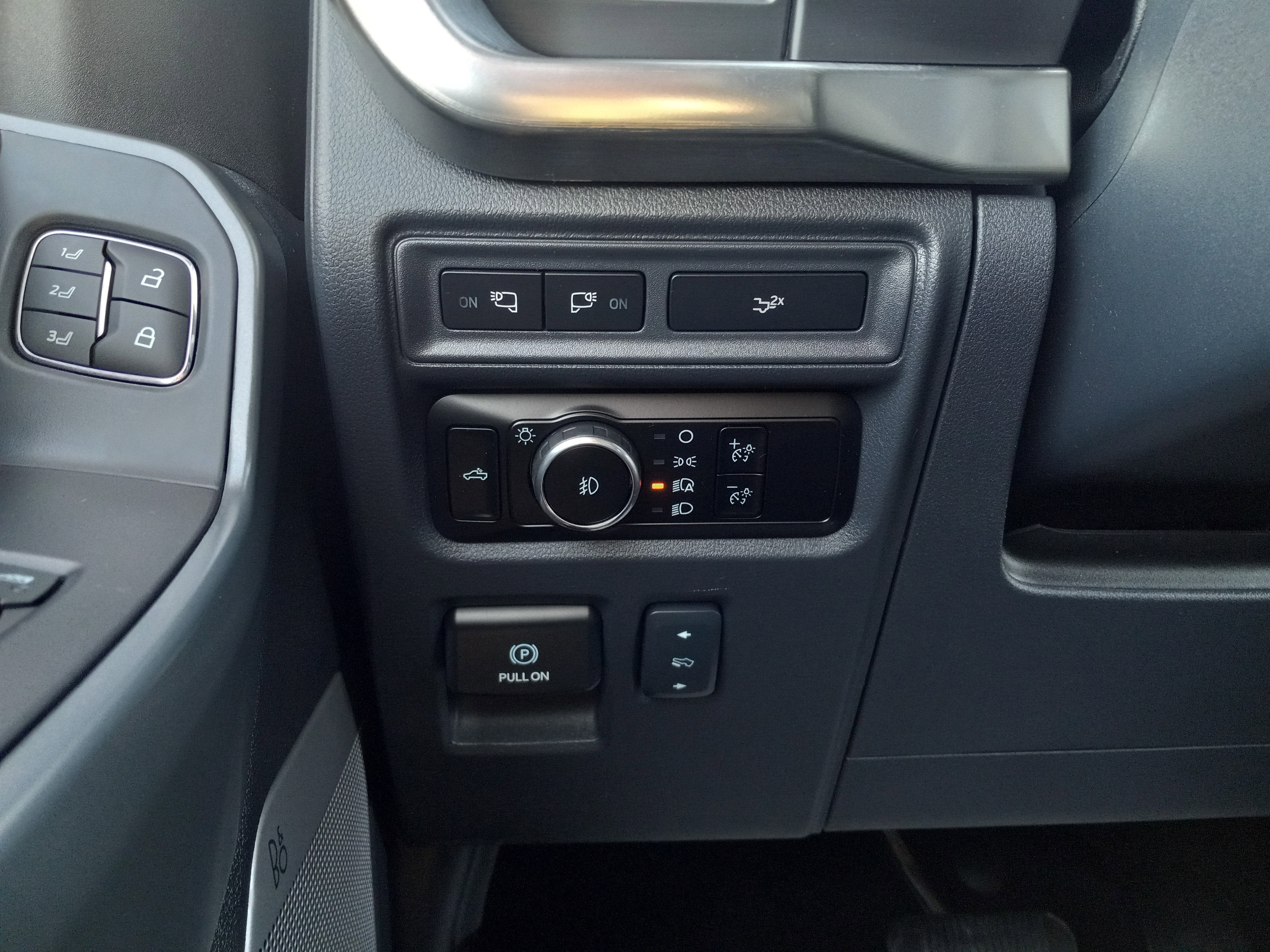 2023 Ford F-150 LARIAT 4WD SuperCrew 5.5' Box