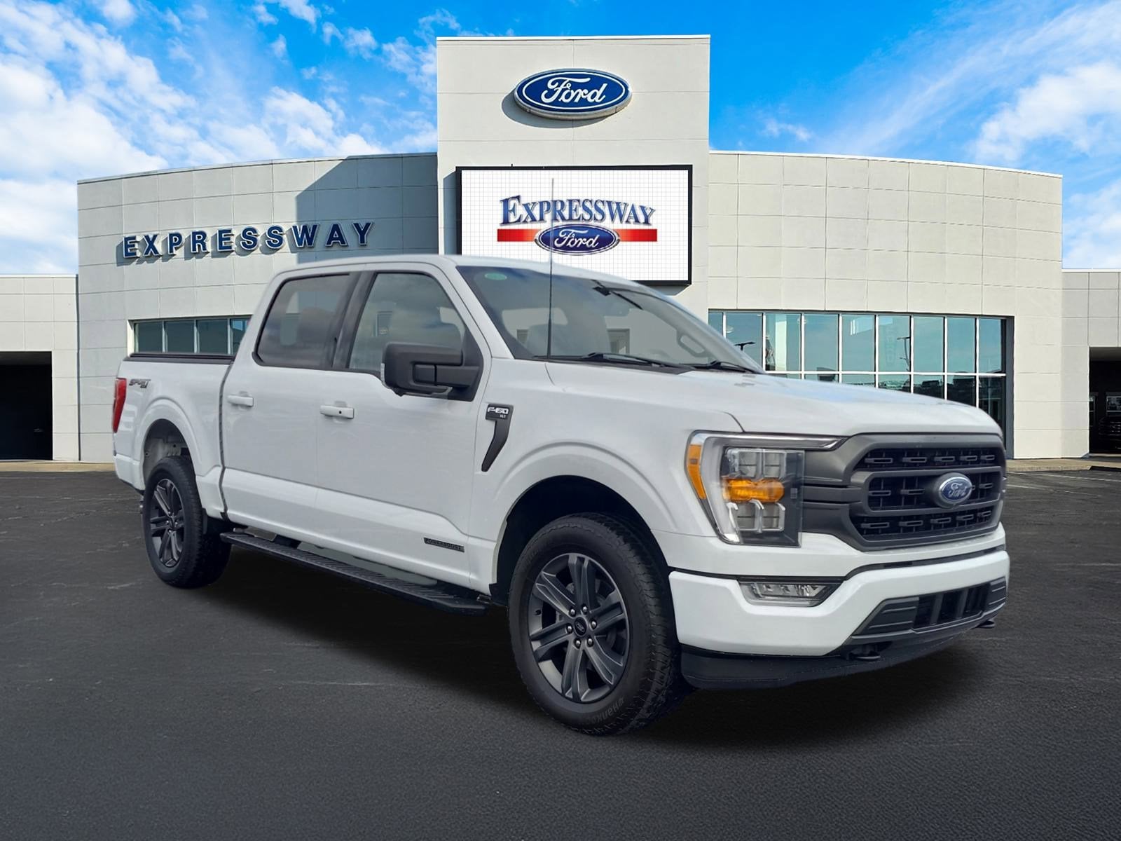 2023 Ford F-150 XLT 4WD SuperCrew 5.5' Box