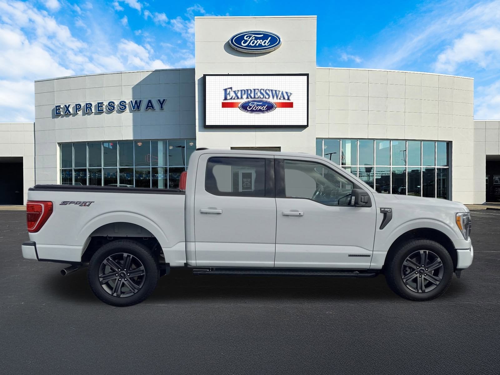 2023 Ford F-150 XLT 4WD SuperCrew 5.5' Box
