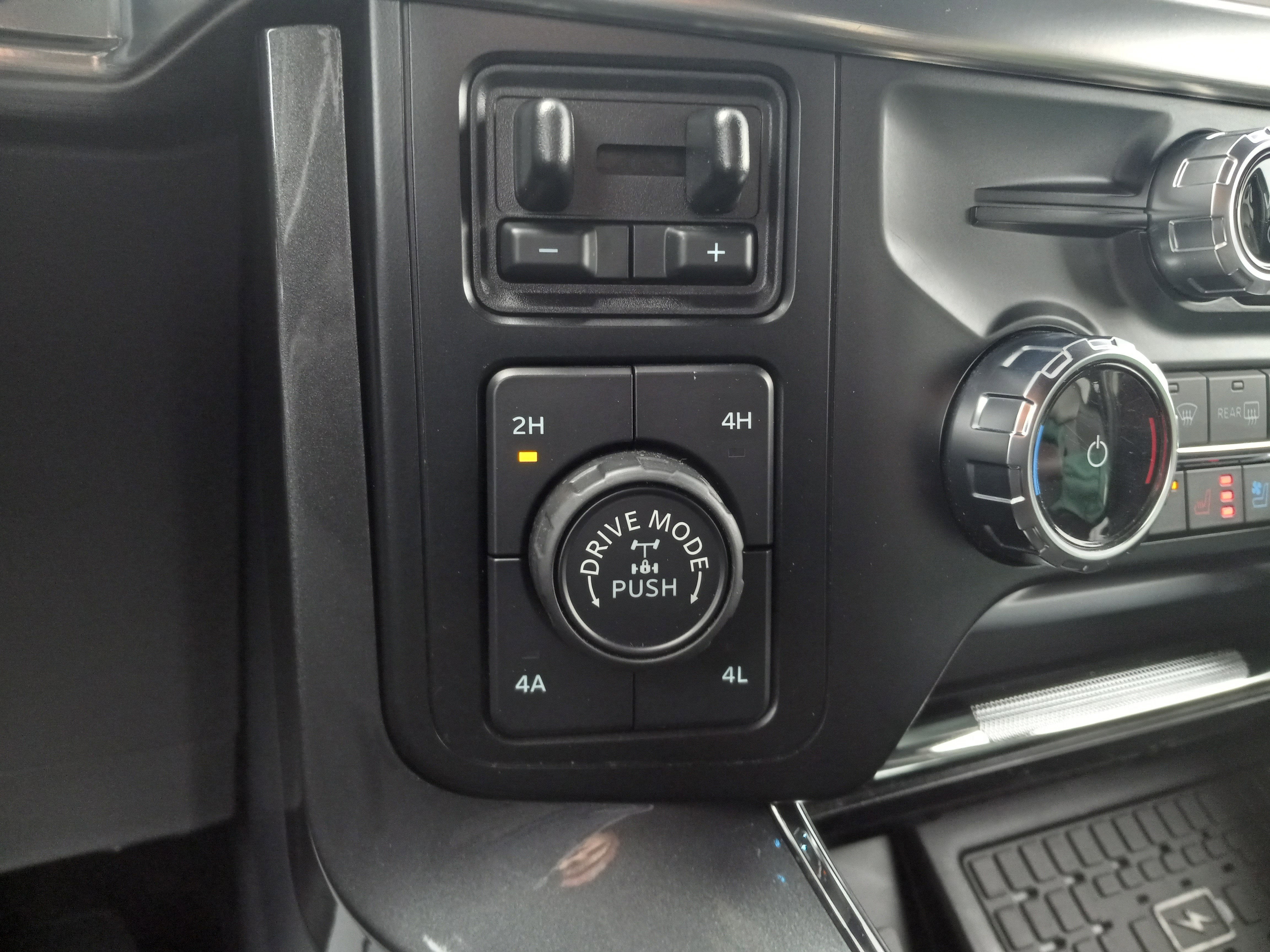 2023 Ford F-150 LARIAT 4WD SuperCrew 5.5' Box