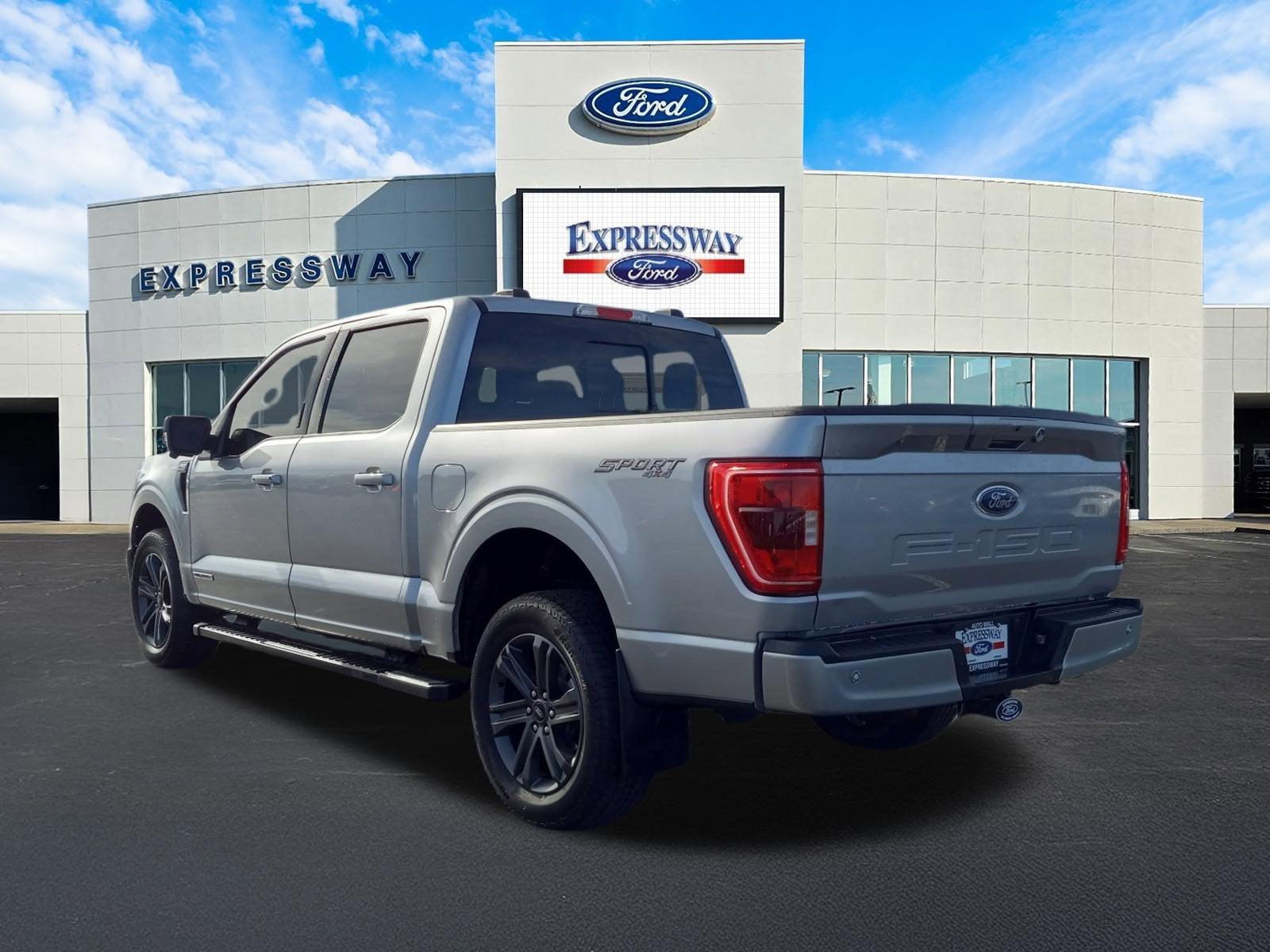 2023 Ford F-150 XLT 4WD SuperCrew 5.5' Box
