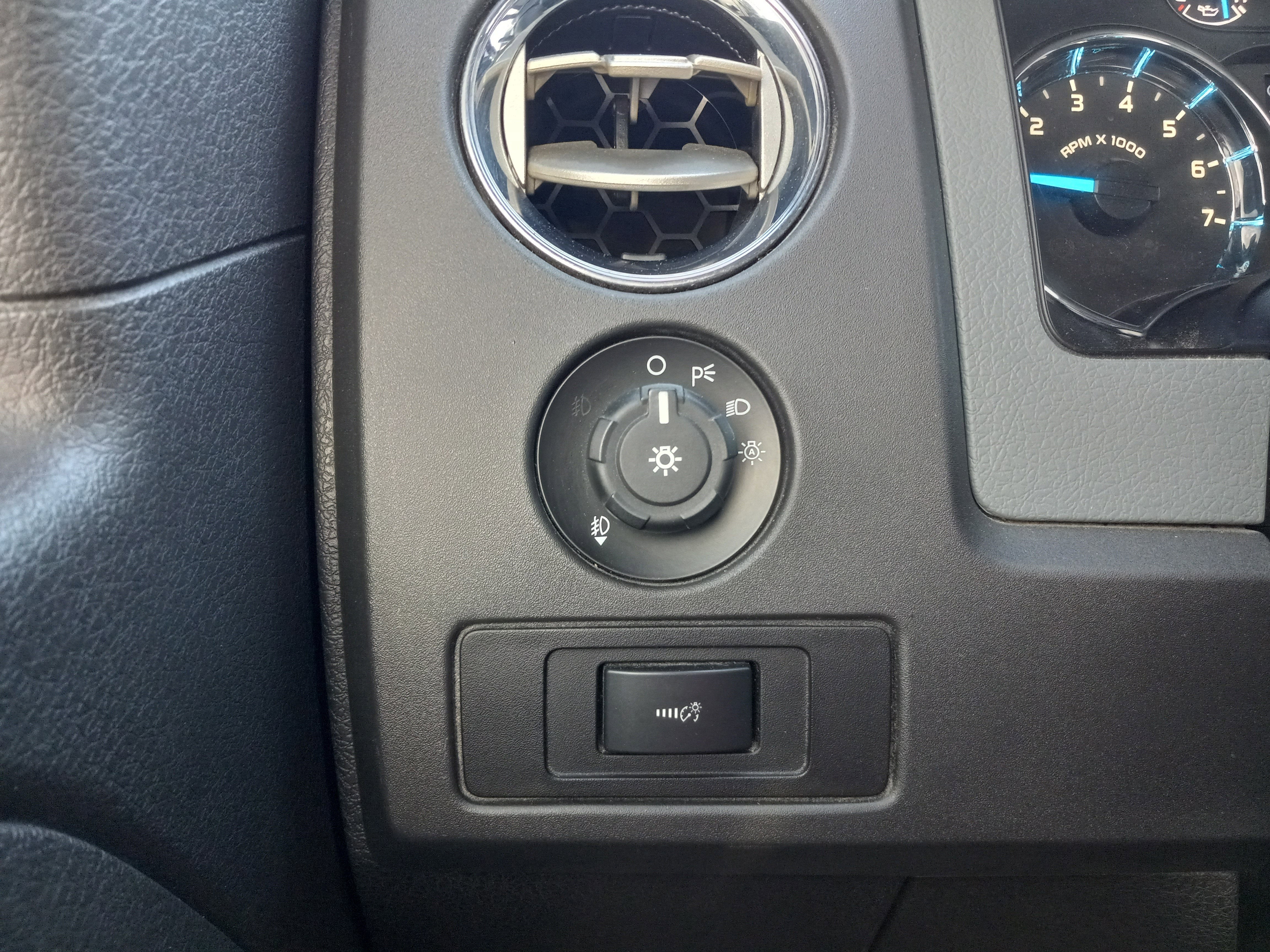 2013 Ford F-150 2WD SuperCab 145" XLT