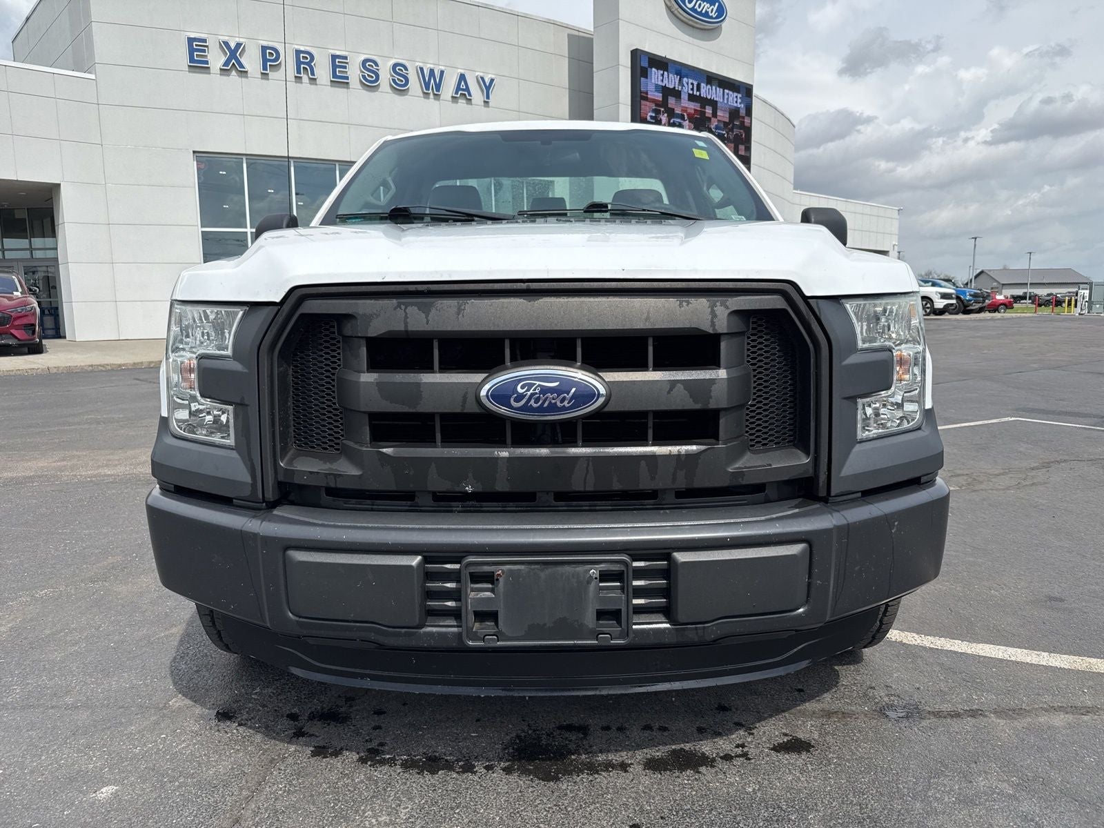 2016 Ford F-150 2WD Reg Cab 122.5" XL