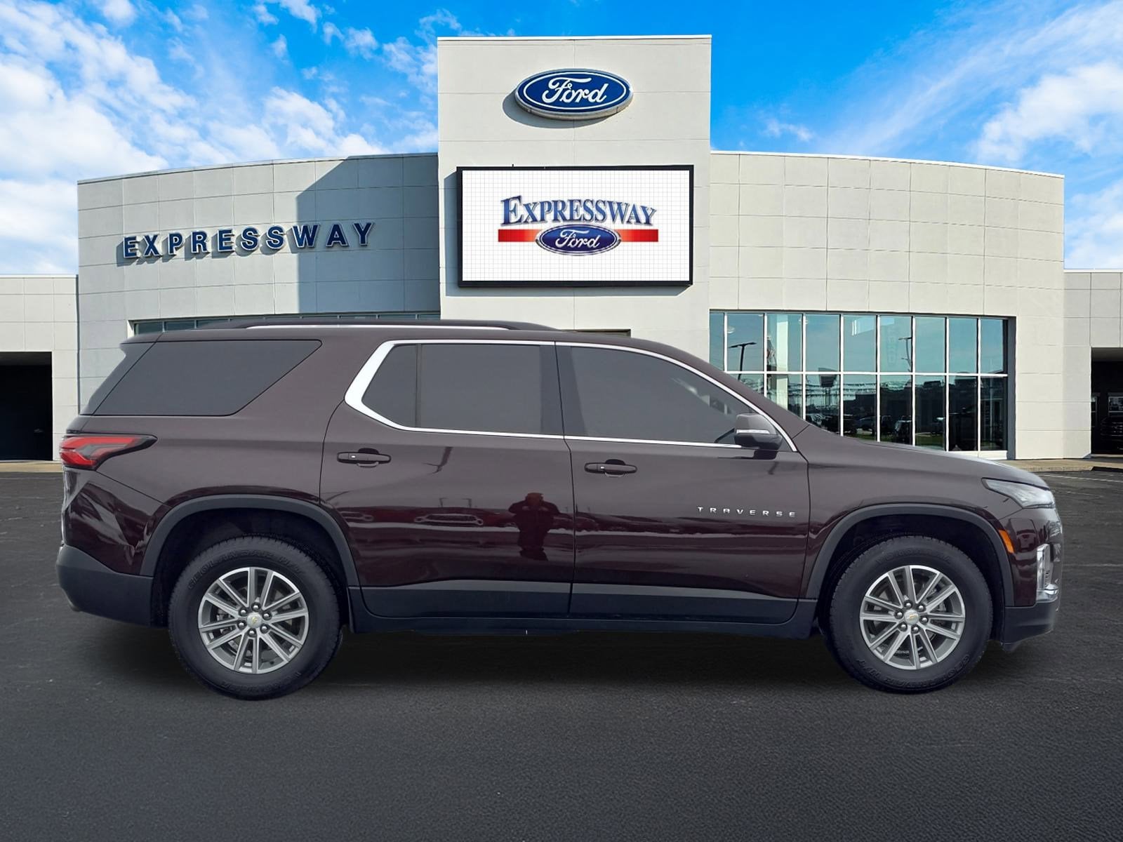 2023 Chevrolet Traverse LT