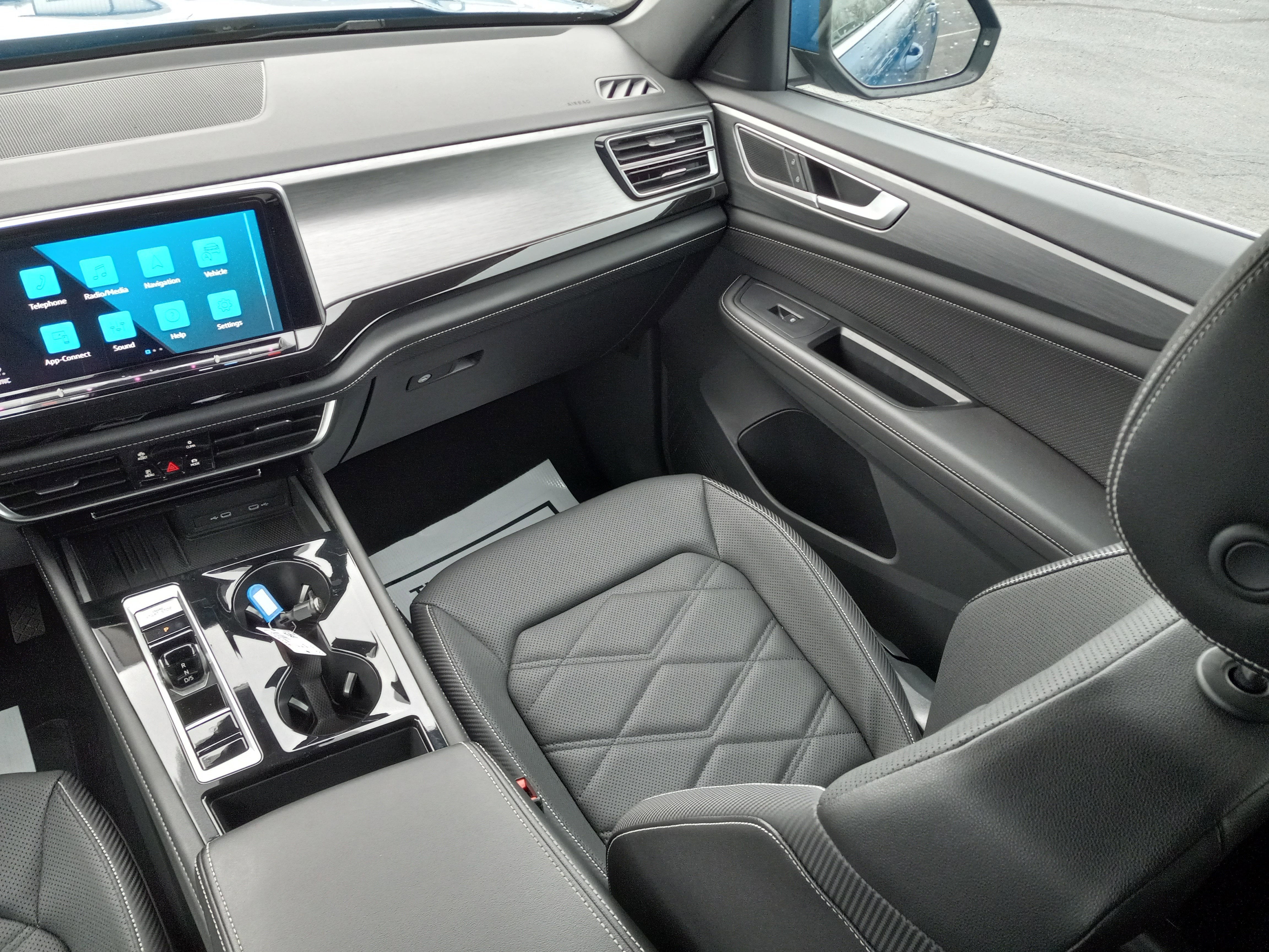 2025 Volkswagen Atlas Cross Sport 2.0T SE w/Technology